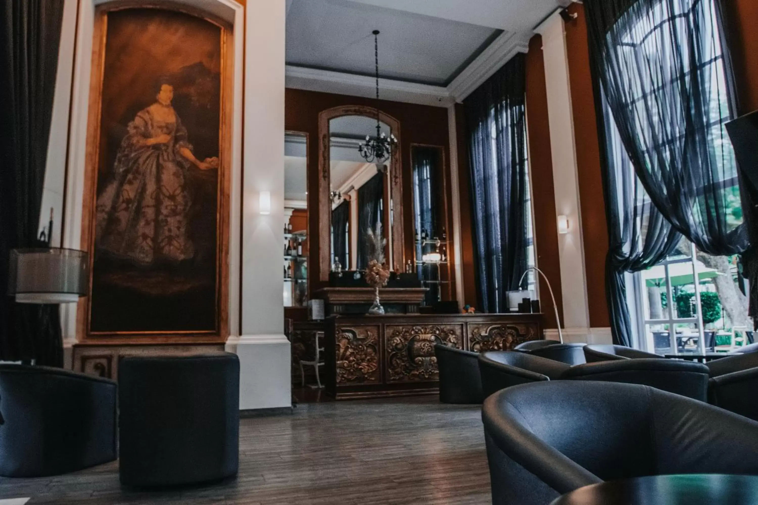 Lounge or bar, Seating Area in Plaza Camelinas Hotel