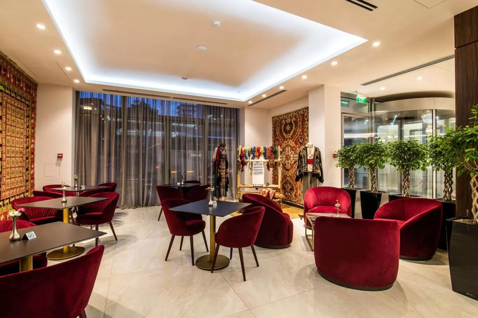 Lobby or reception, Lounge/Bar in Ramada Hotel & Suites by Wyndham Yerevan