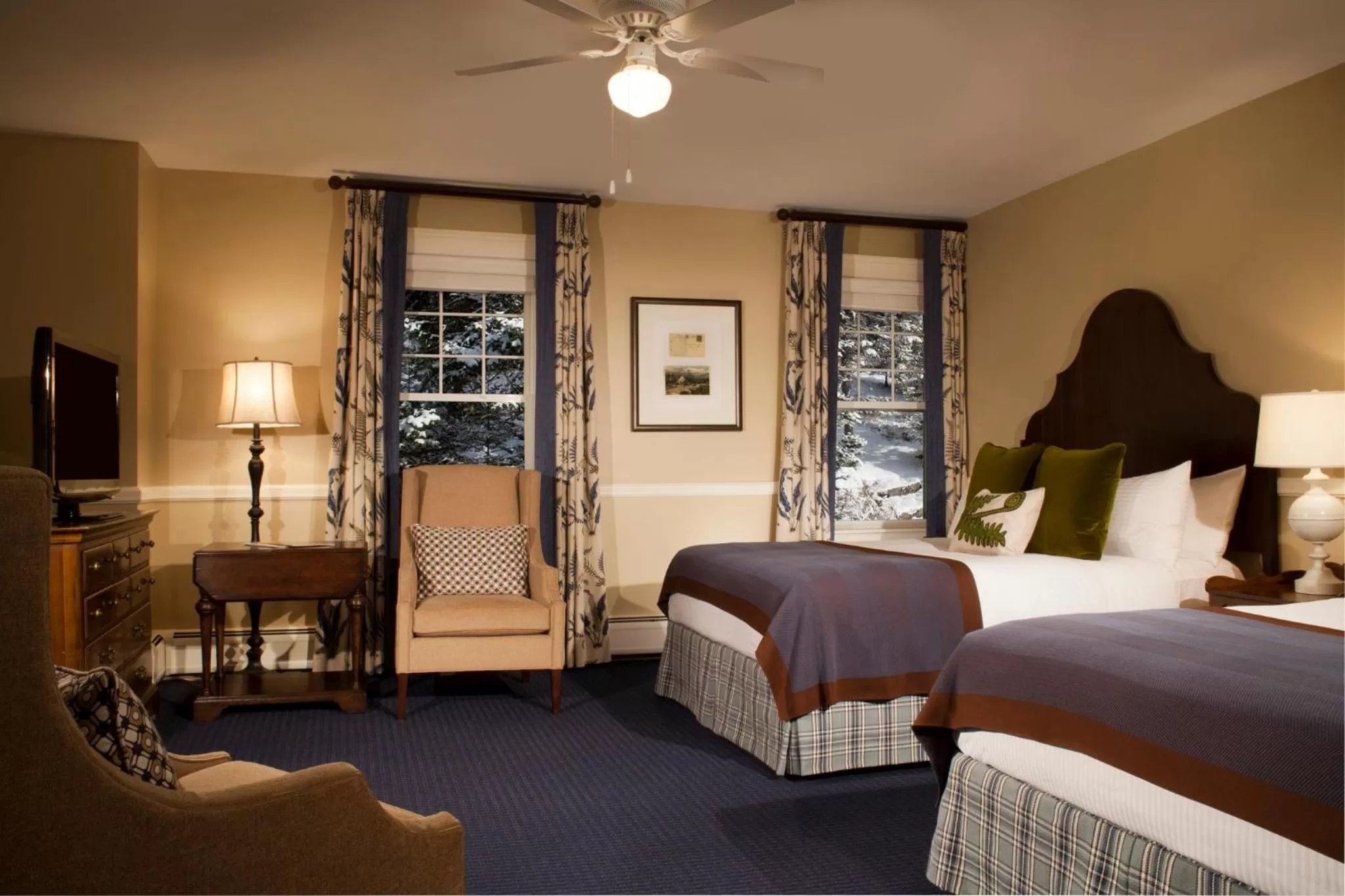 Photo of the whole room, Bed in Omni Bretton Arms Inn at Mount Washington Resort