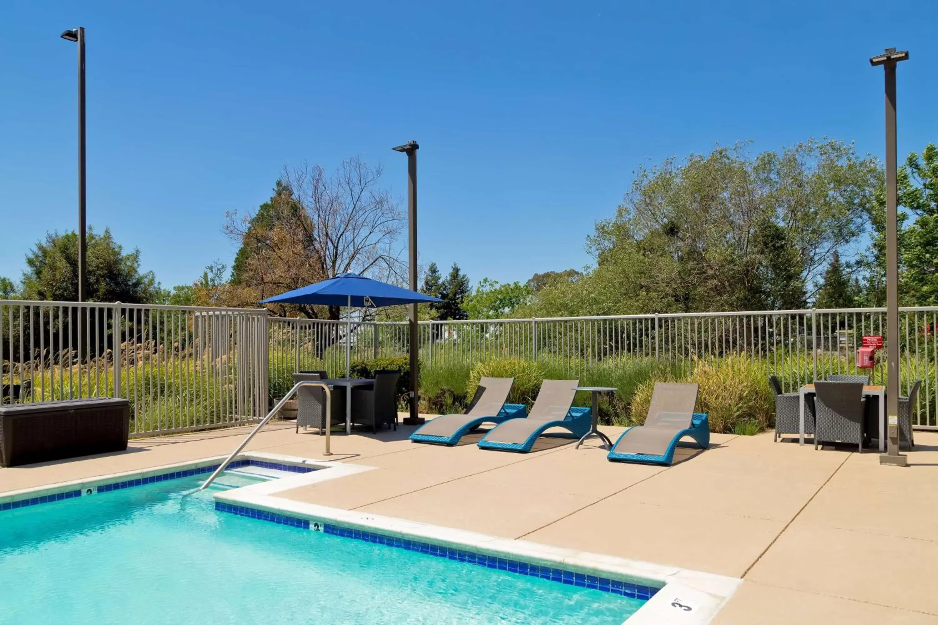 Pool view, Swimming Pool in Hampton Inn & Suites Rohnert Park - Sonoma County