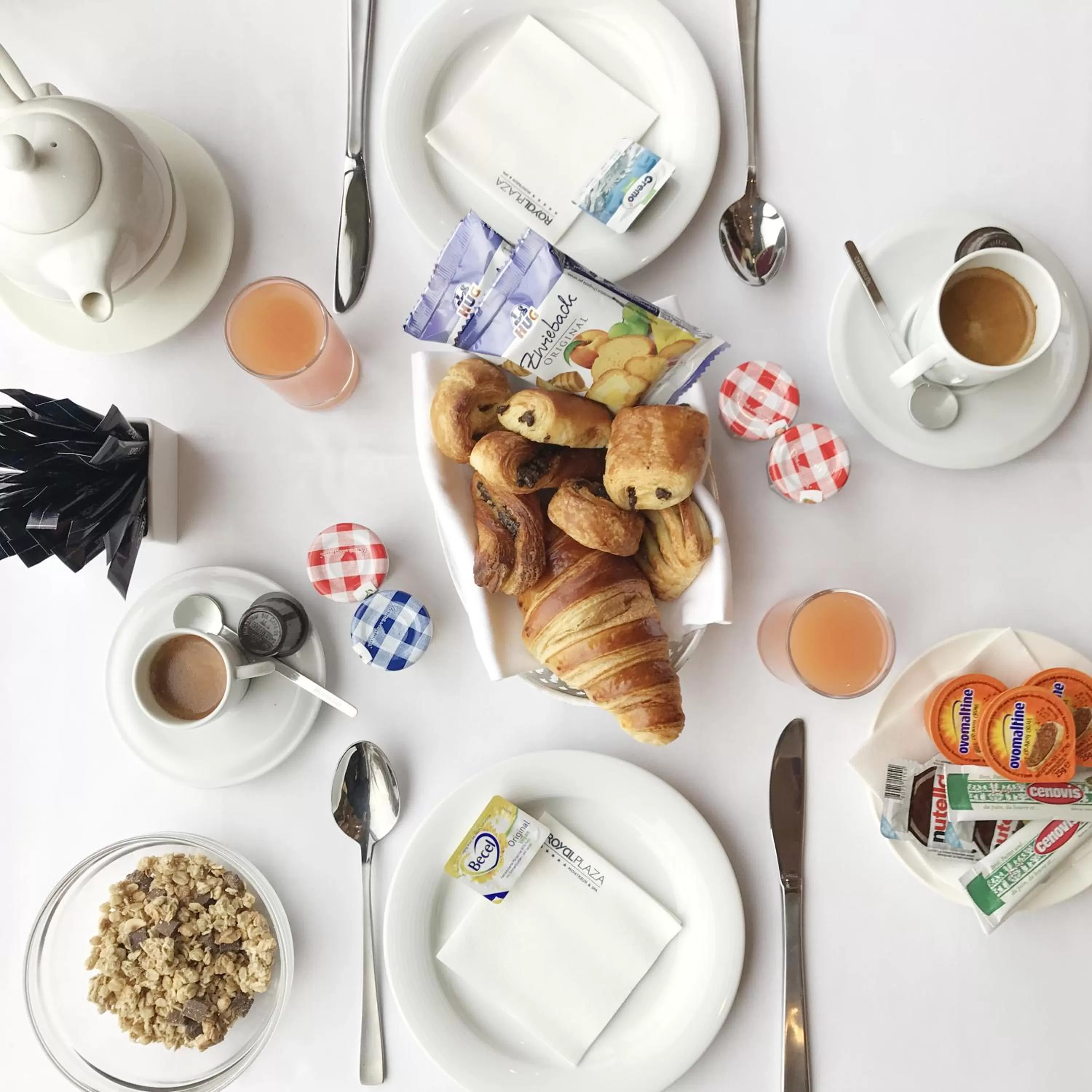 Breakfast in Villa Toscane