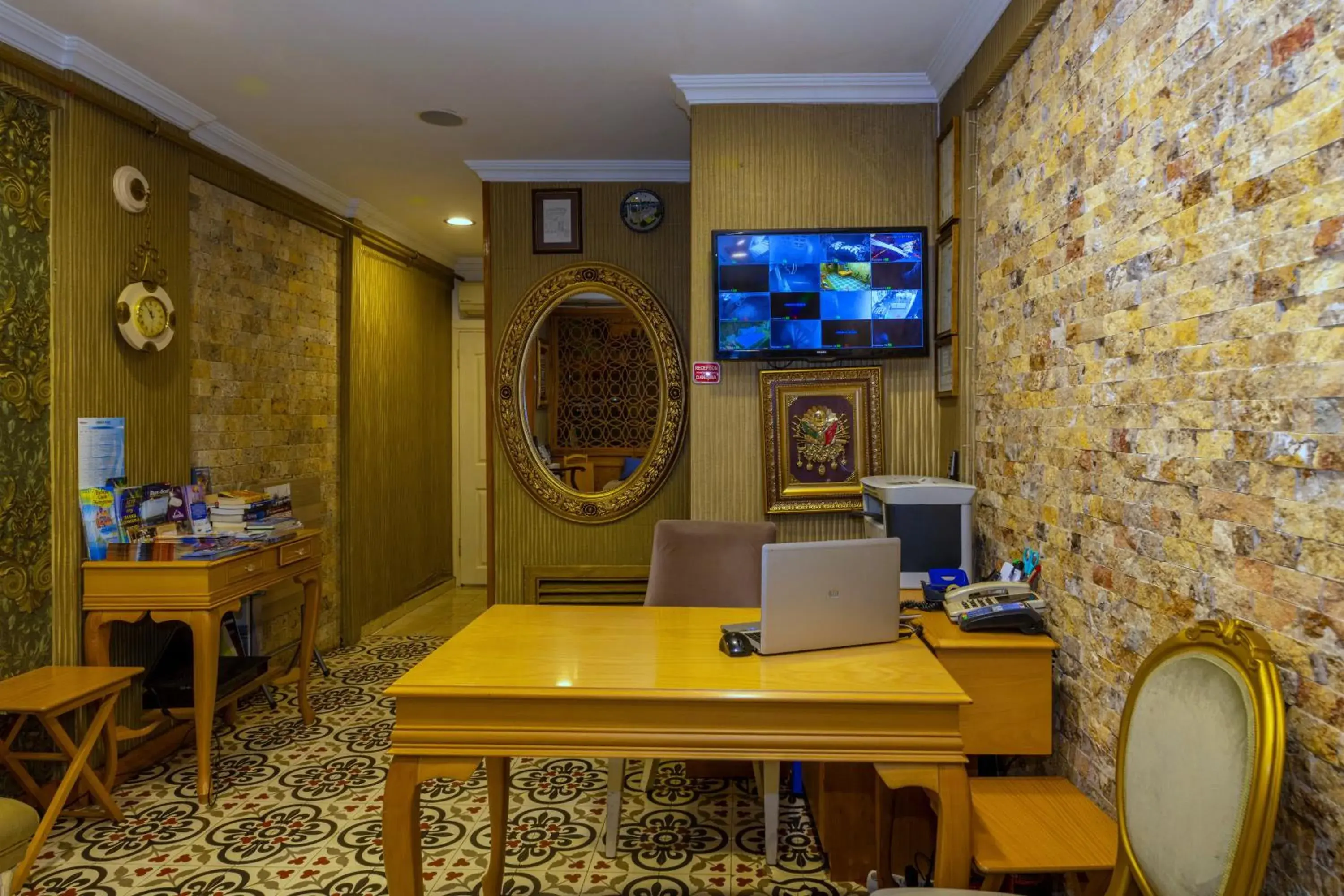 Lobby or reception in Walnut Shell Hotel Sultanahmet