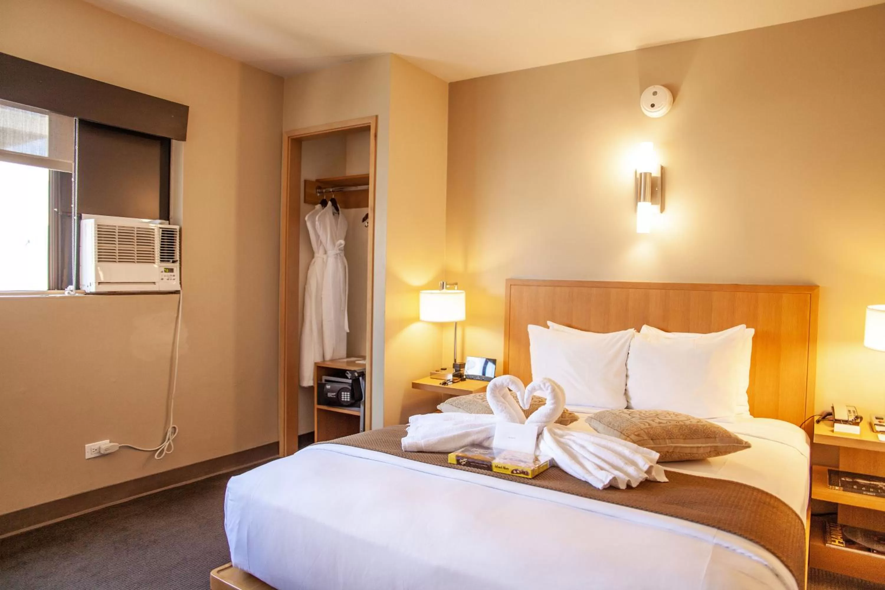 Bed in VIVE Hotel Waikiki