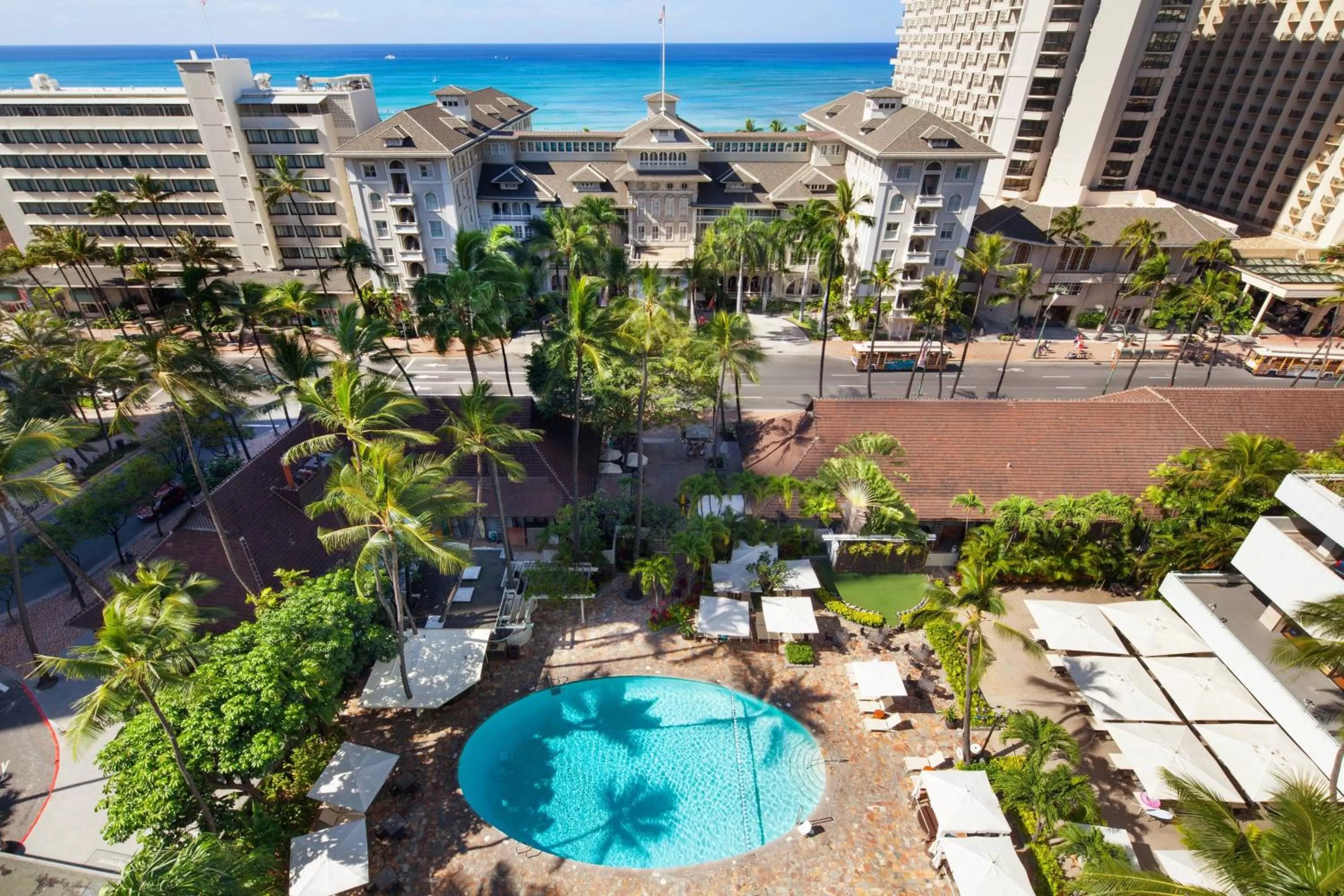 Swimming pool in Sheraton Princess Kaiulani Waikiki Beach