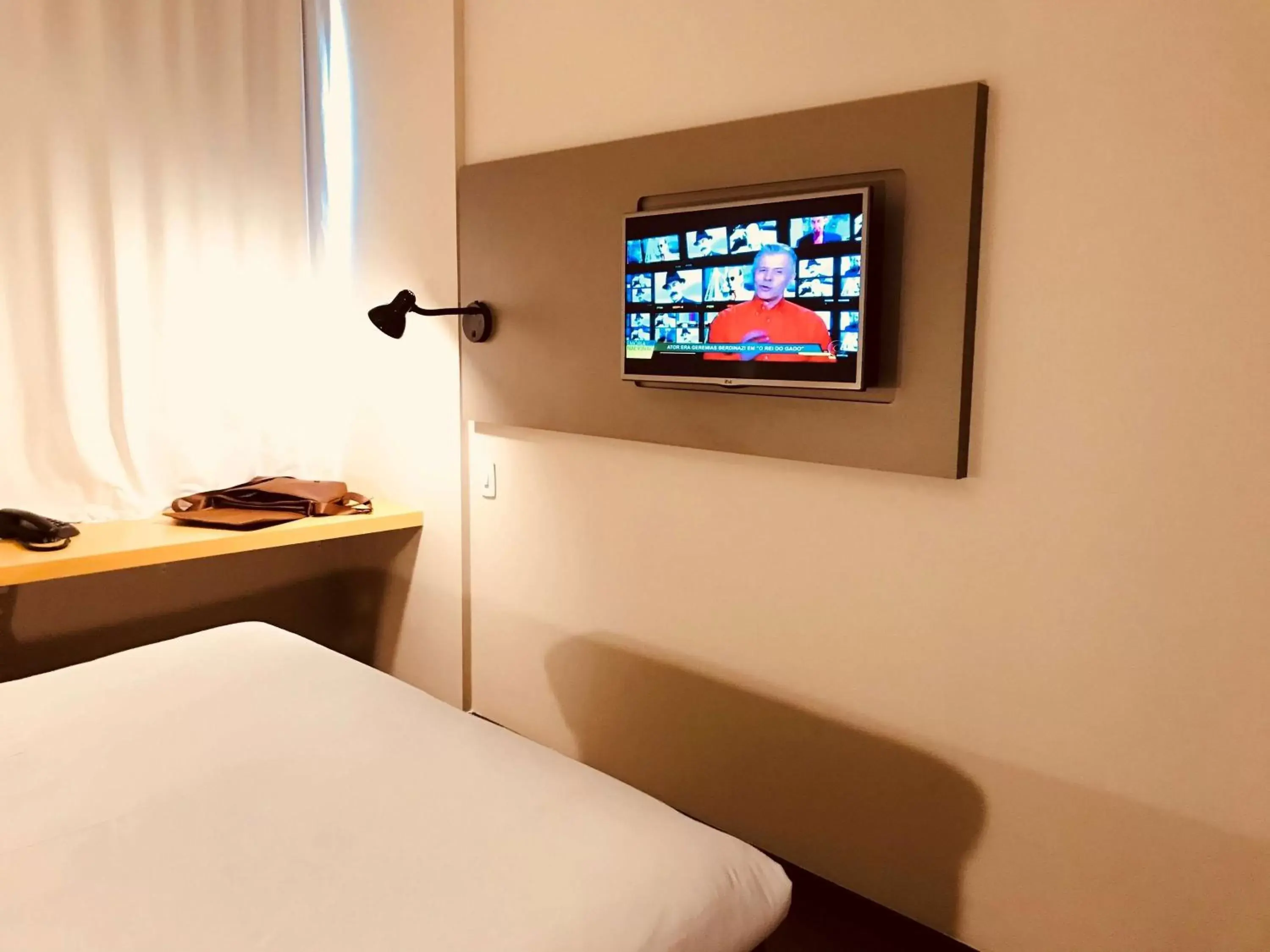 Photo of the whole room, TV/Entertainment Center in ibis Styles Tres Rios