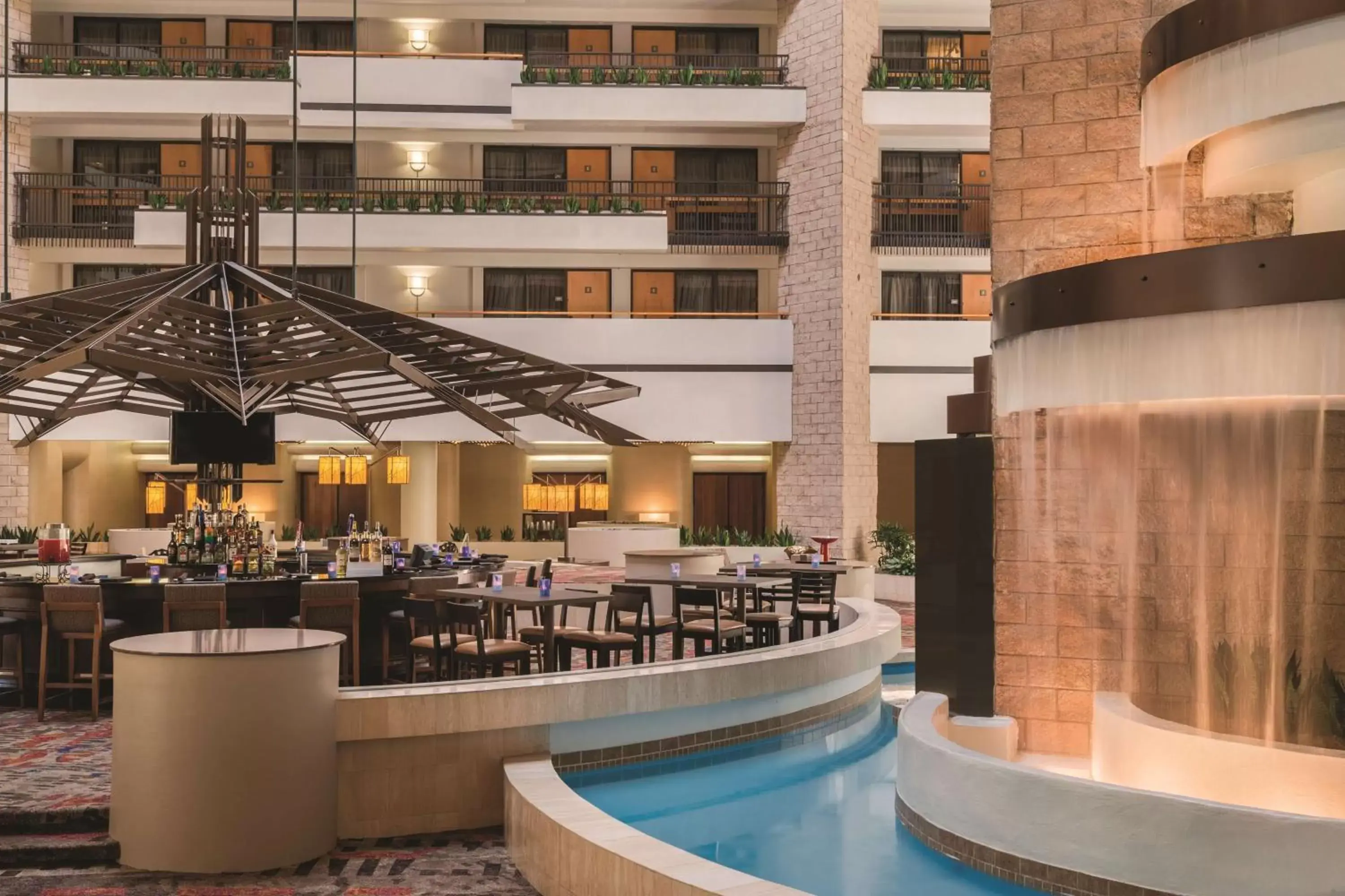 Restaurant/places to eat in Embassy Suites by Hilton Orlando International Drive ICON Park