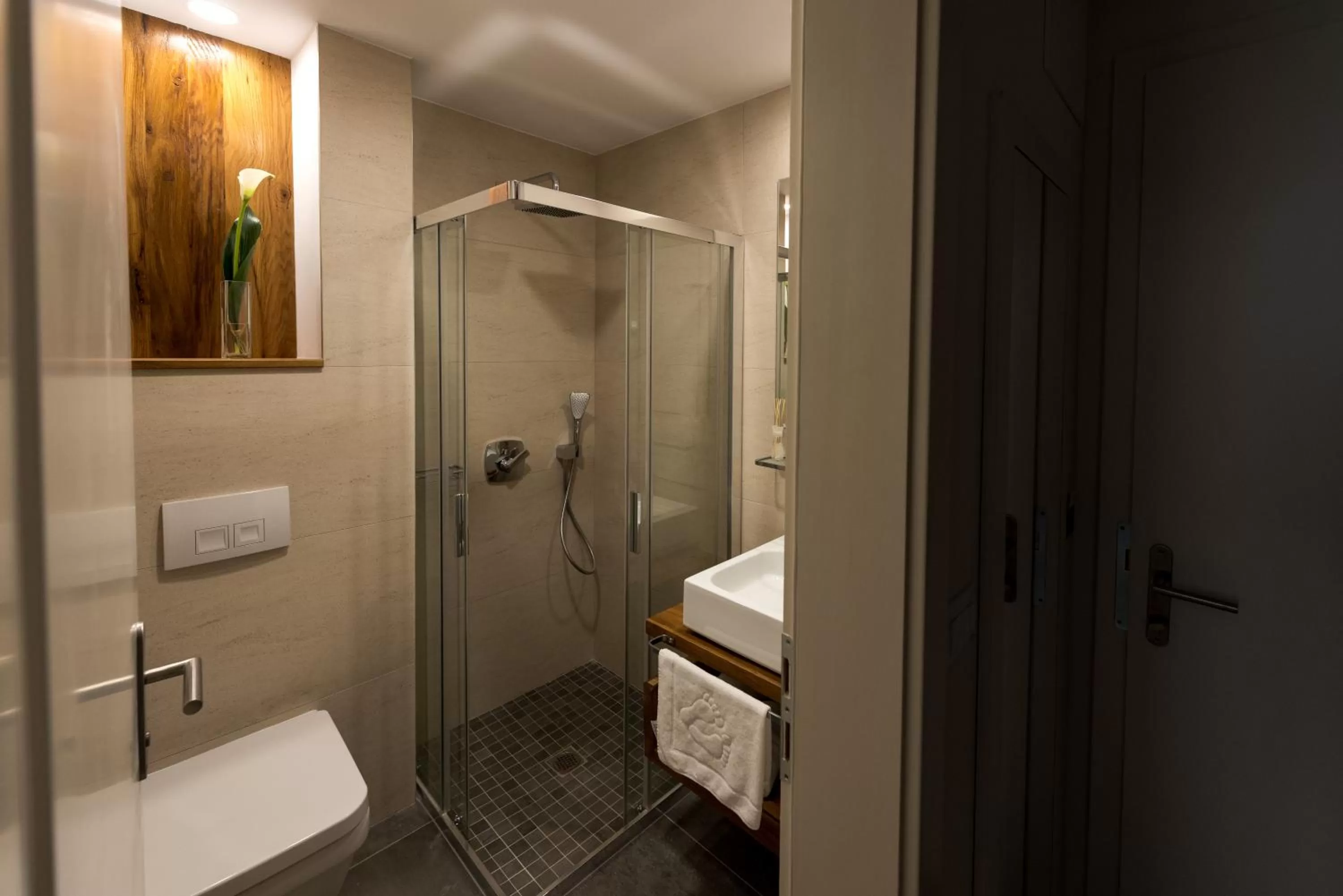 Bathroom in Fidelitas Hotel