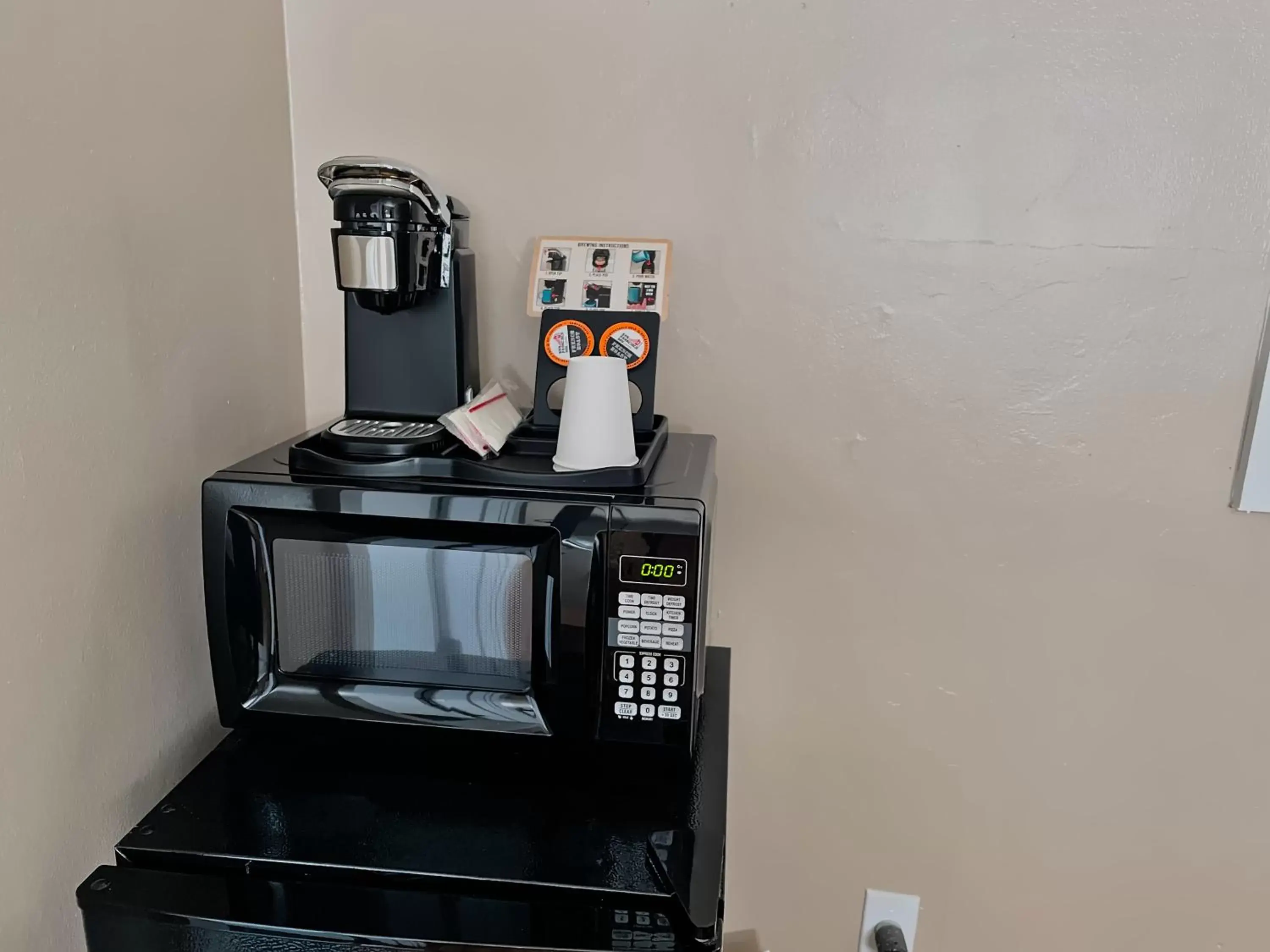 Coffee/Tea Facilities in Ashland Motel - University