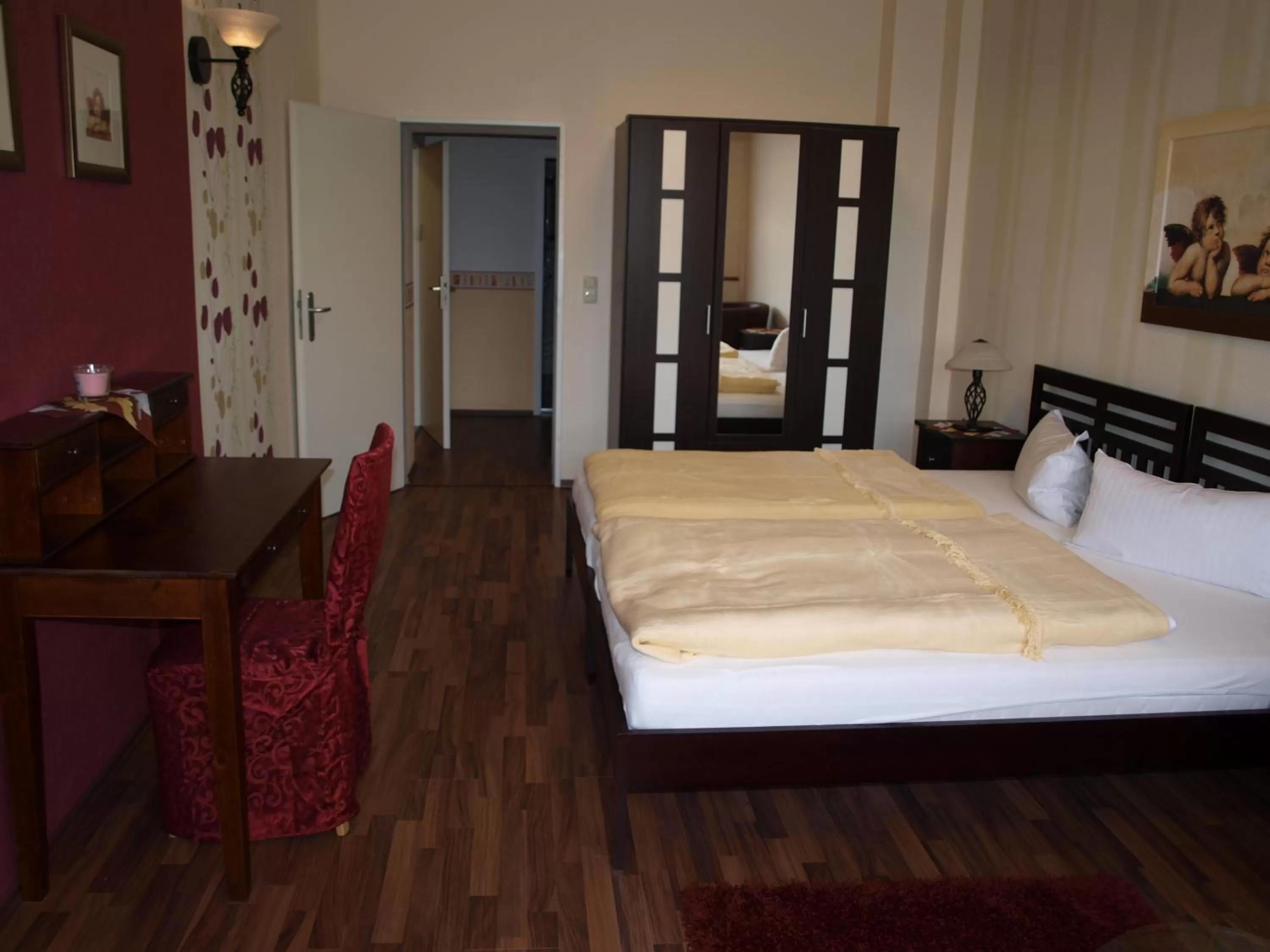 Photo of the whole room, Bed in Hotel am Schützenberg