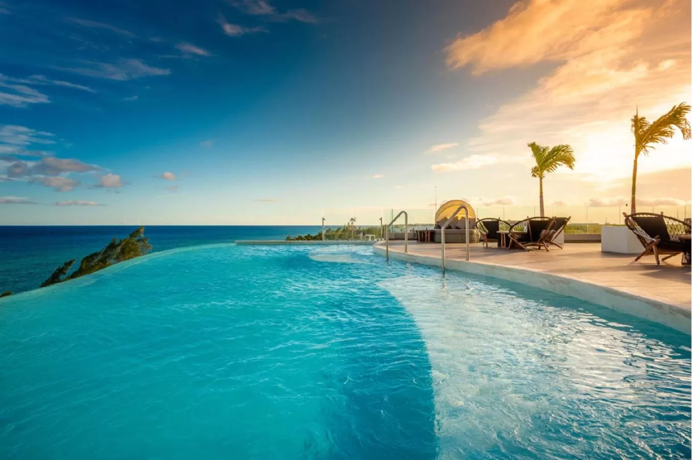Swimming pool in Mvngata Beach Hotel