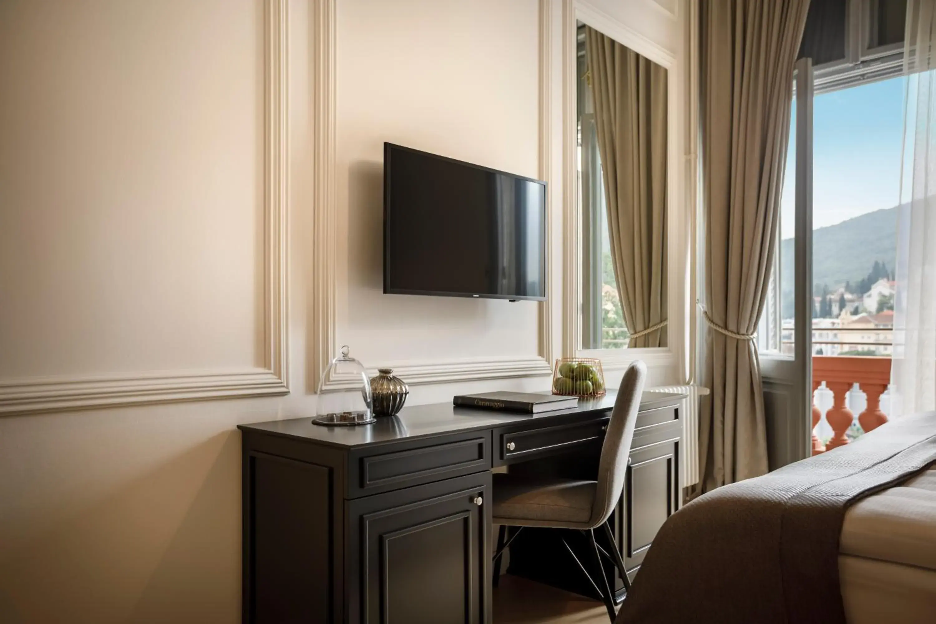 TV and multimedia, TV/Entertainment Center in Heritage Hotel Imperial - Liburnia