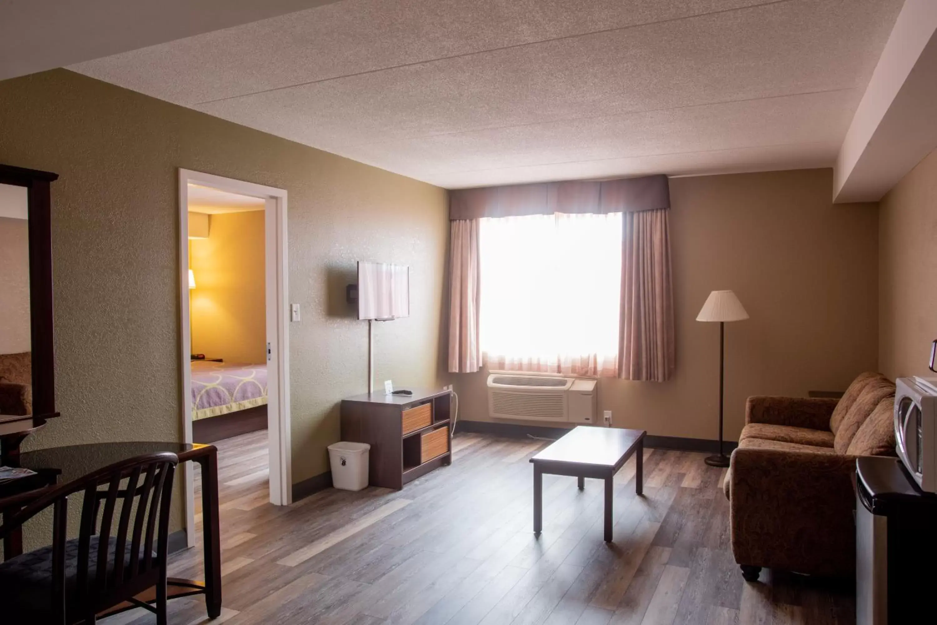 Living room, Seating Area in Super 8 by Wyndham Mississauga