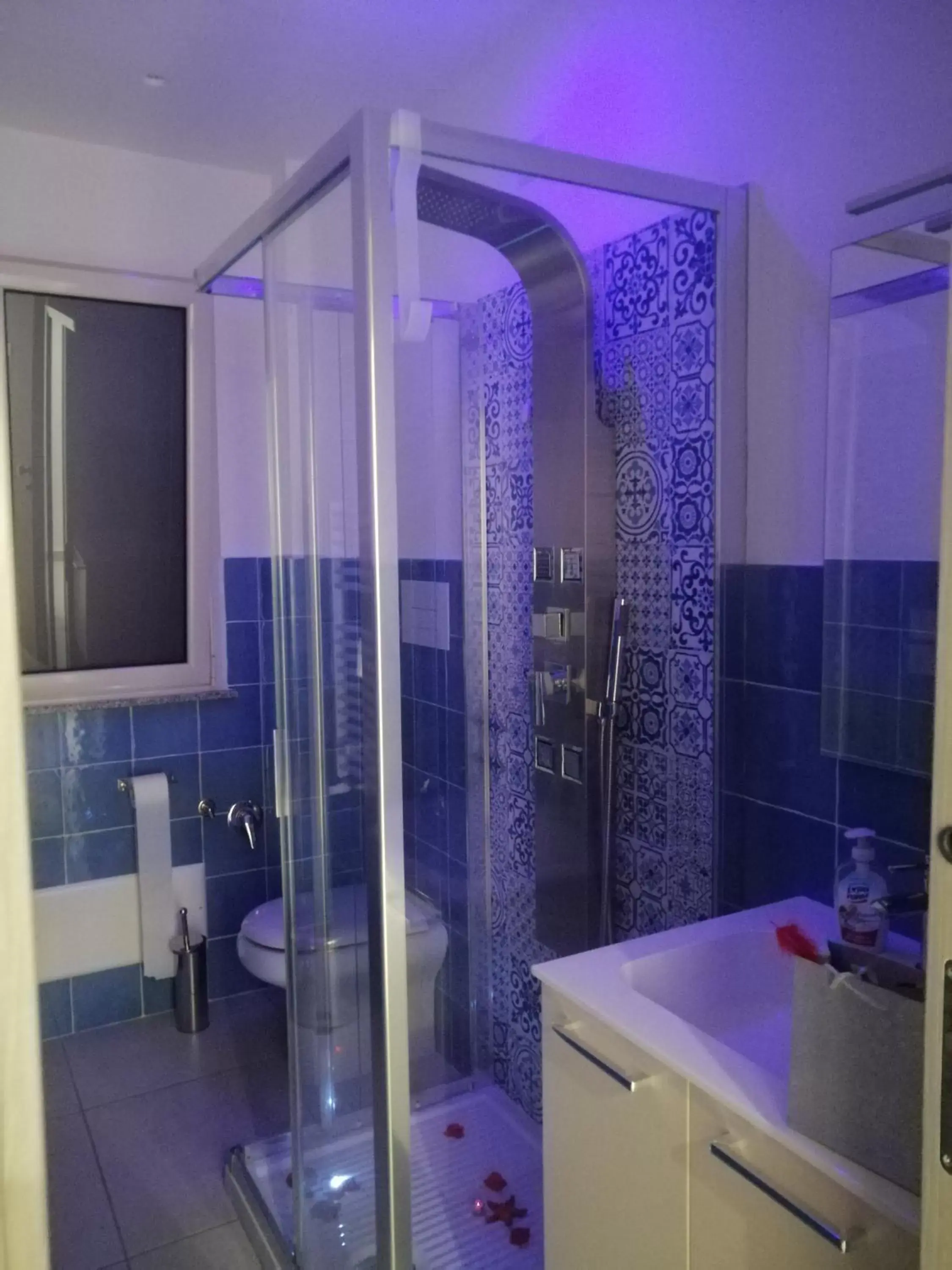 Photo of the whole room, Bathroom in Il corallo azzurro