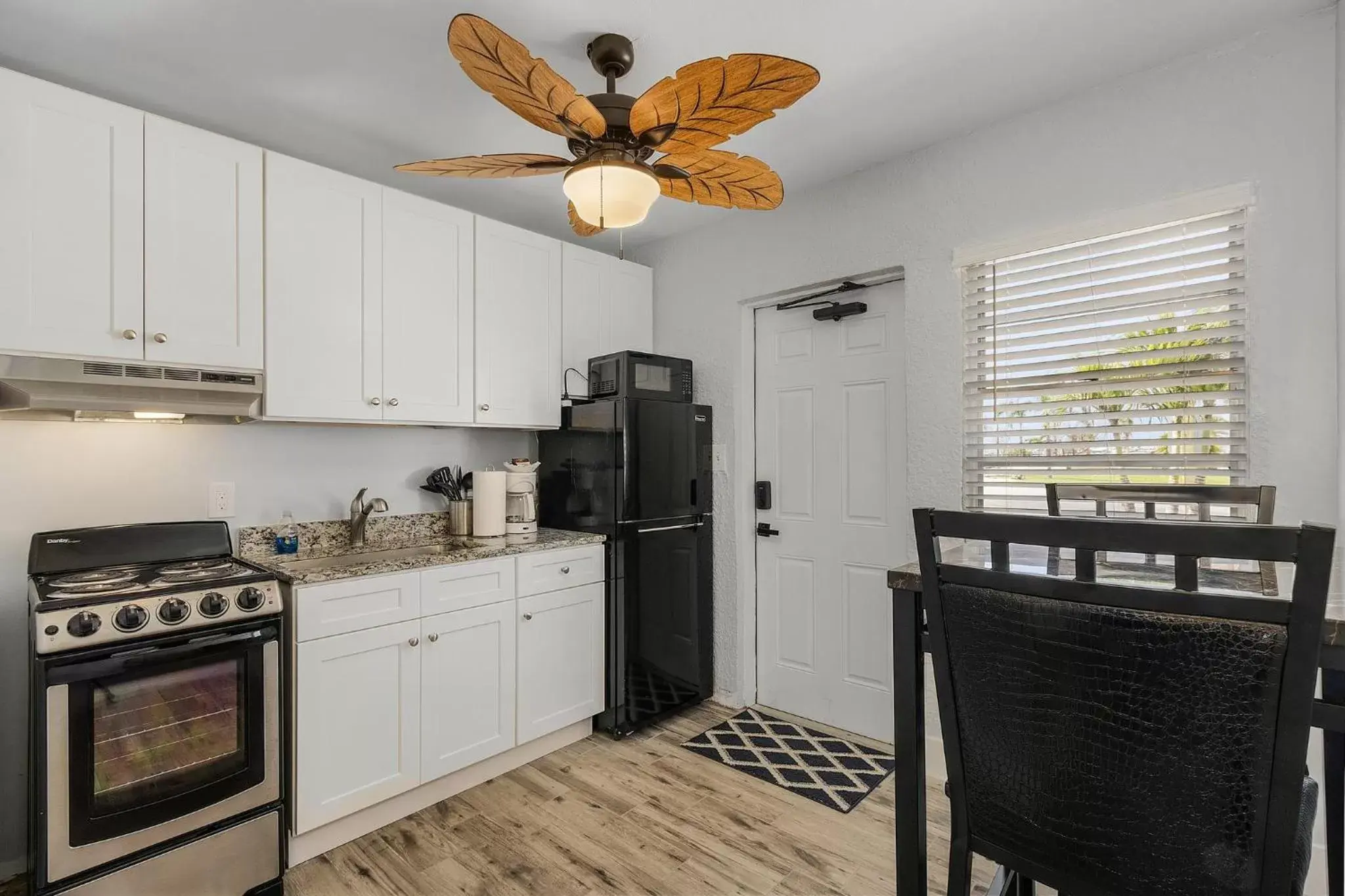 Kitchen or kitchenette in Matlacha on Shoreview Kitchen or kitchenette in Matlacha on Shoreview