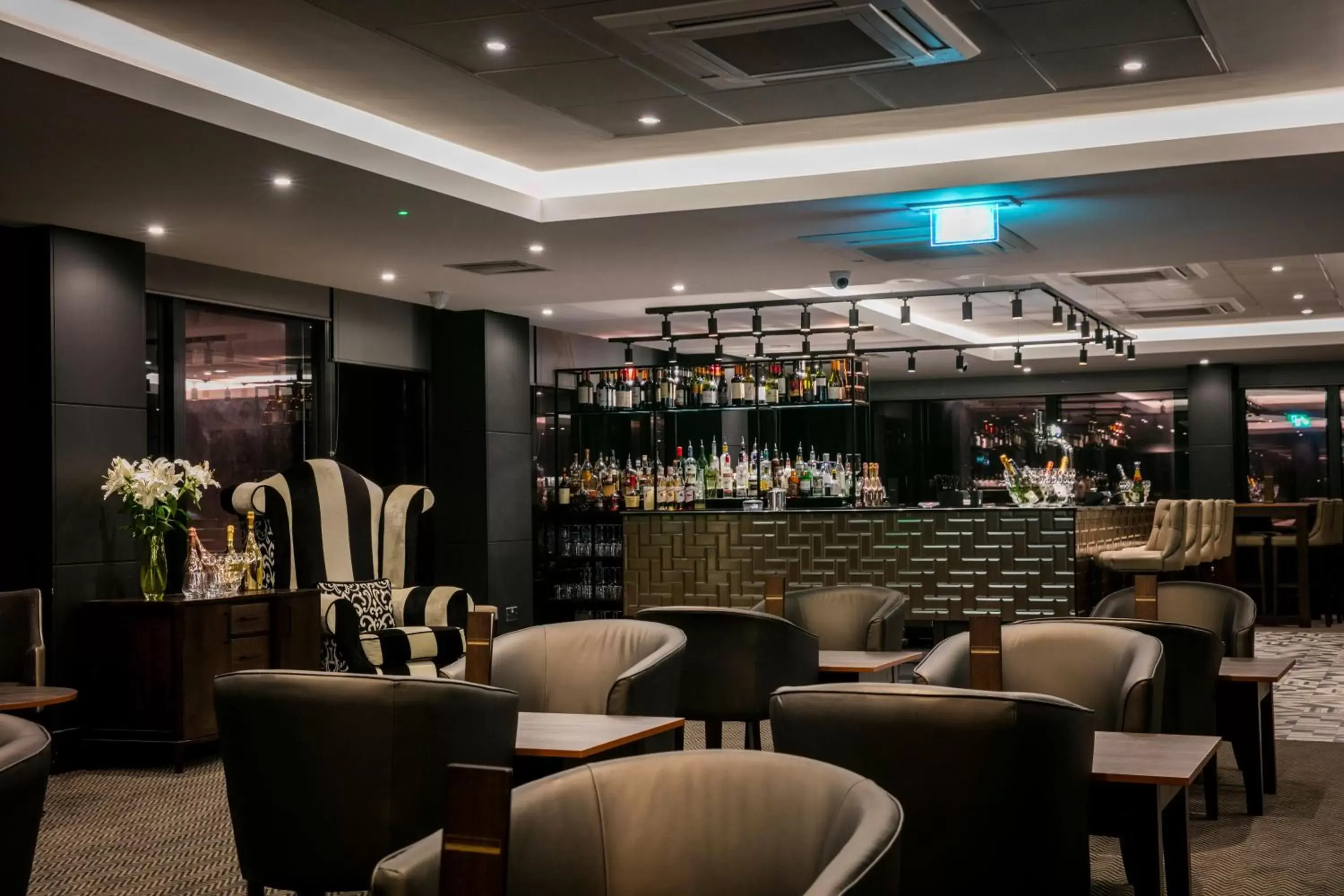 Restaurant/places to eat, Lounge/Bar in Crowne Plaza Plymouth, an IHG Hotel