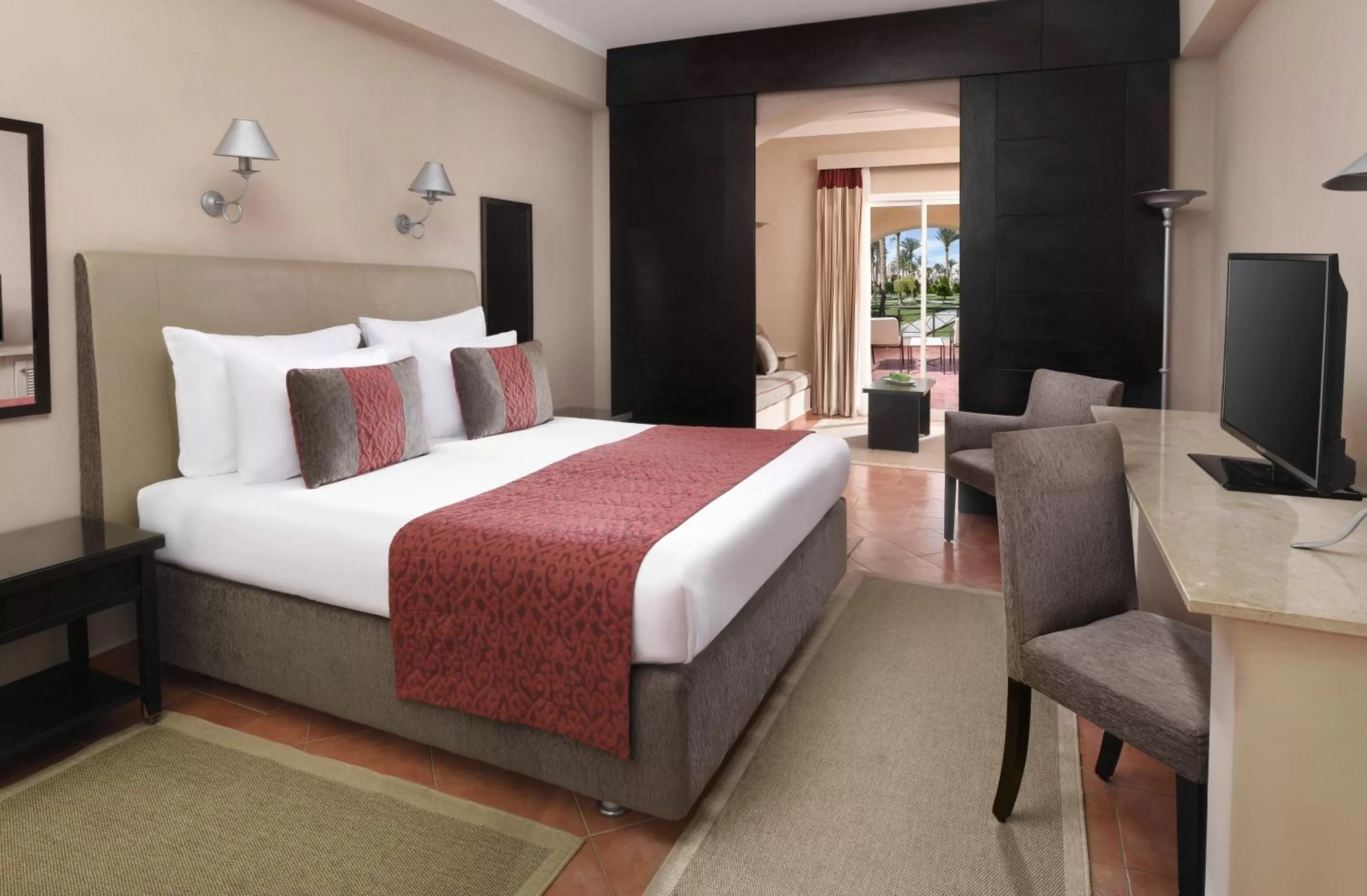 Family Deluxe Queen Room in Jaz Makadina