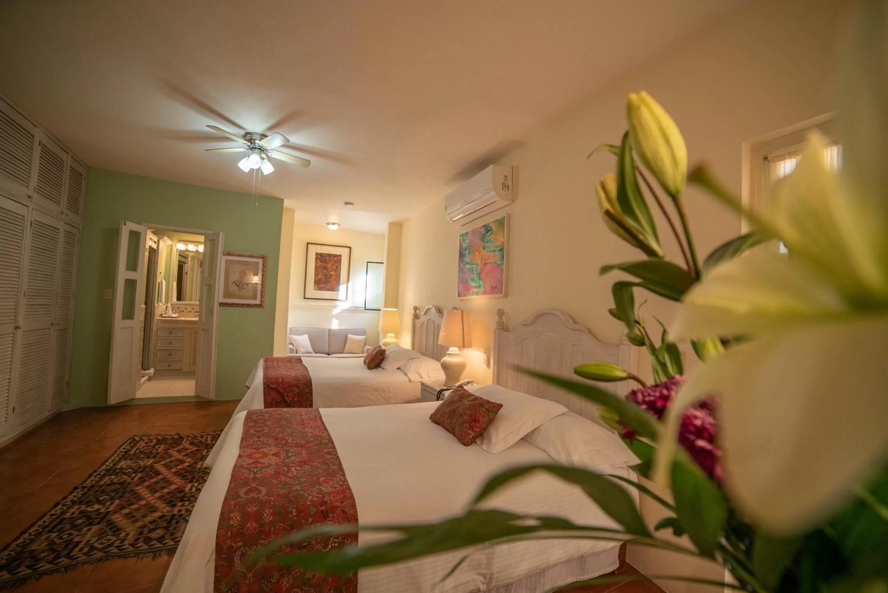 Photo of the whole room, Bed in Villa Mirasol