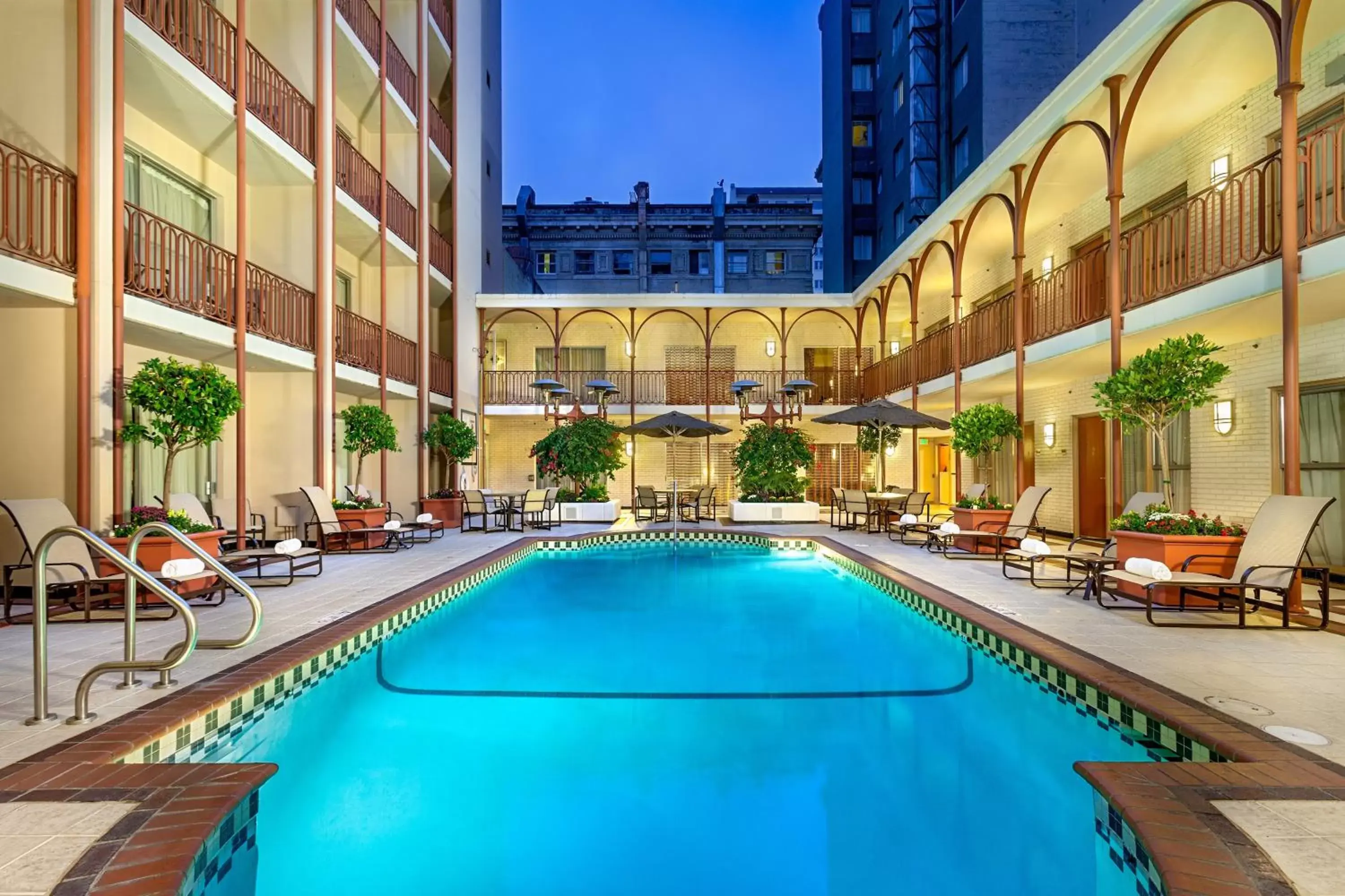 Swimming pool, Property Building in Handlery Union Square Hotel