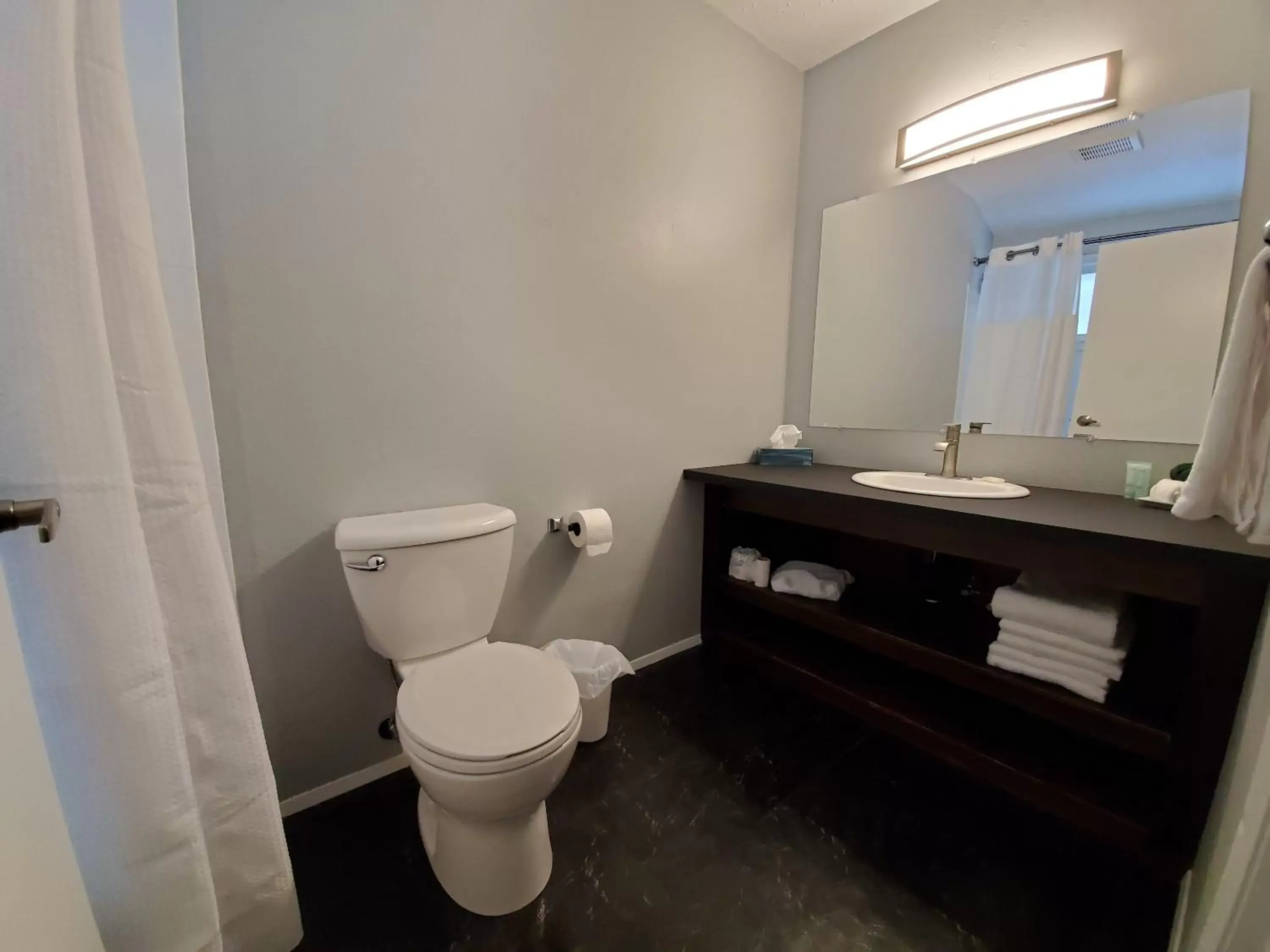 Bathroom in Celadon Lodge