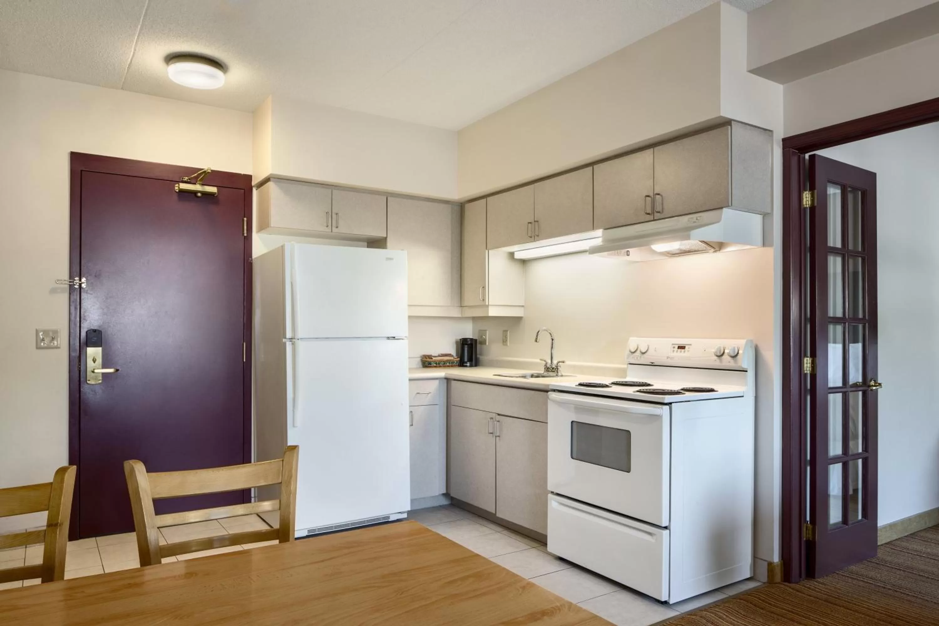 Dining area in Days Inn by Wyndham Leamington