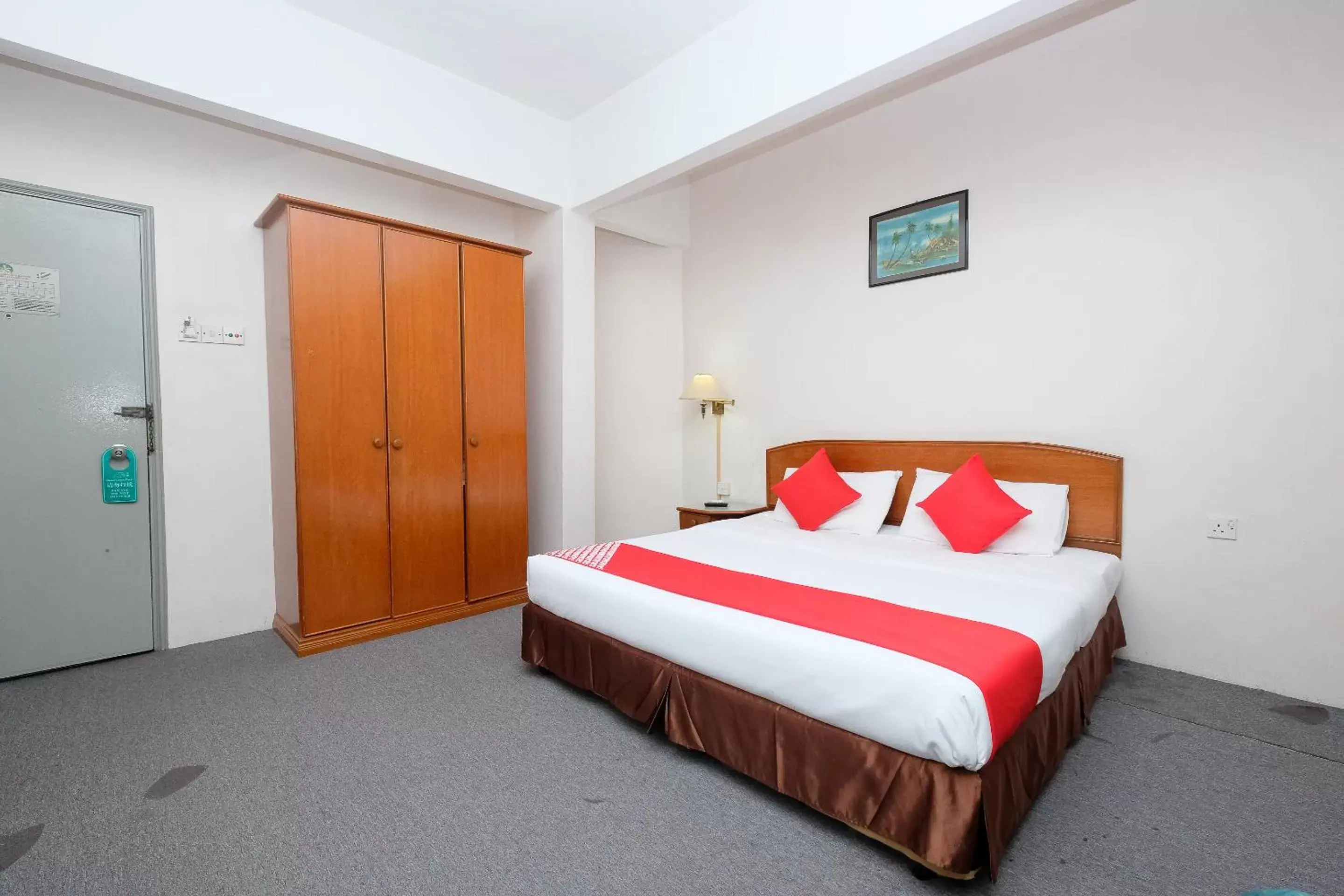 Deluxe Double Room in Super OYO 1236 Hotel Green Park Deluxe Double Room in Super OYO 1236 Hotel Green Park