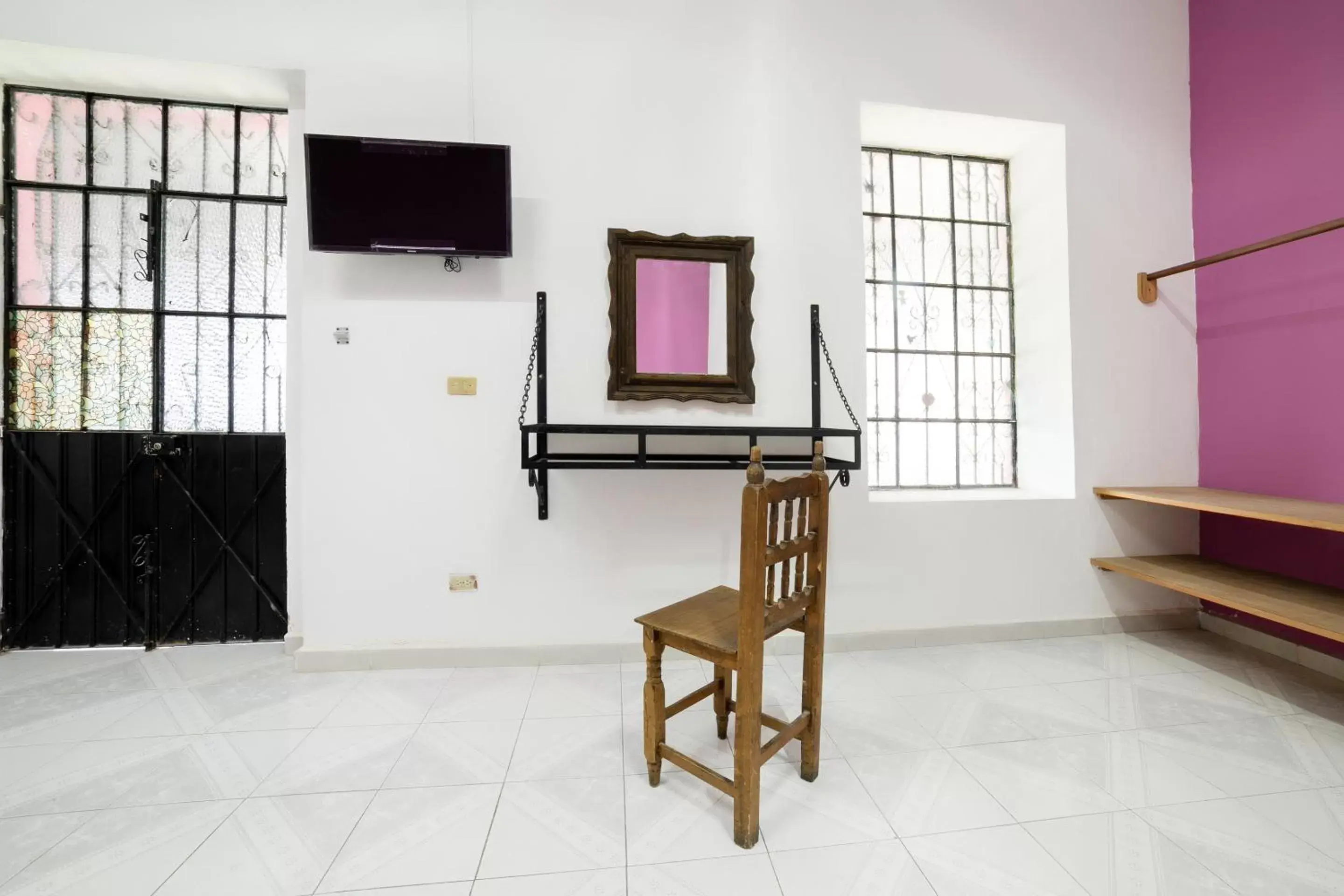 Bedroom, TV/Entertainment Center in OYO Casa Vieja,Ciudad Serdán,Museo La Magnolia