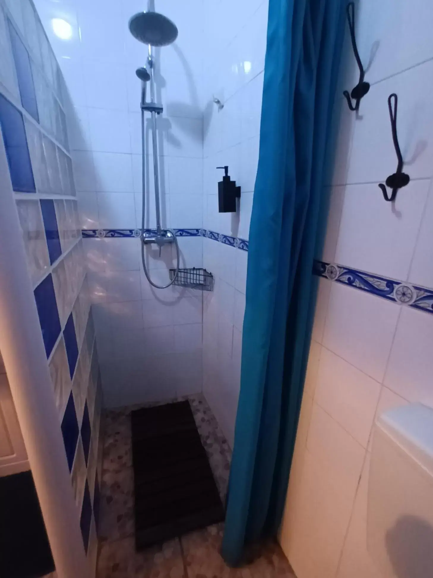 Shower, Bathroom in B&B Quinta da Romãzeira