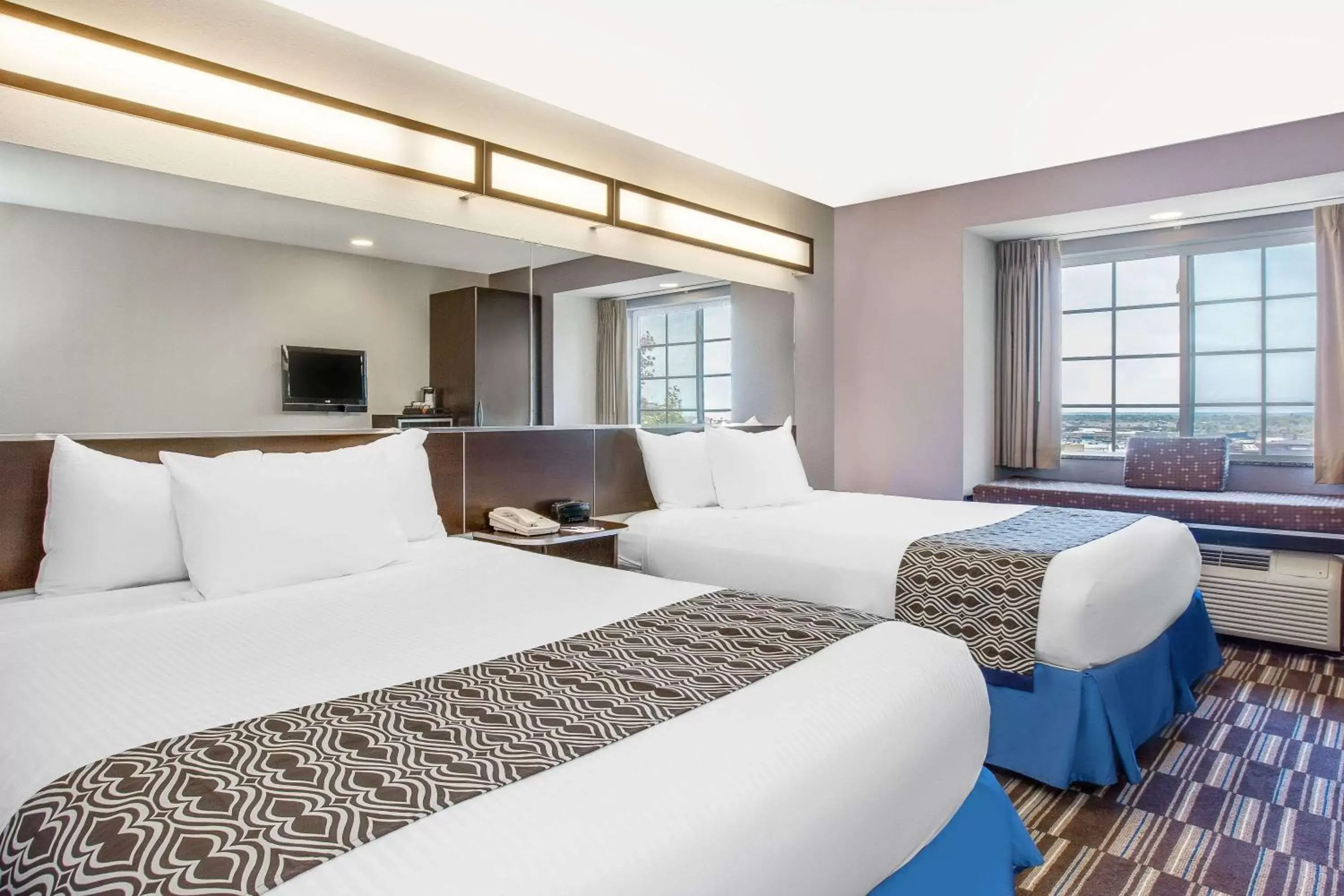 Photo of the whole room, Bed in Microtel Inn & Suites by Wyndham Tuscaloosa