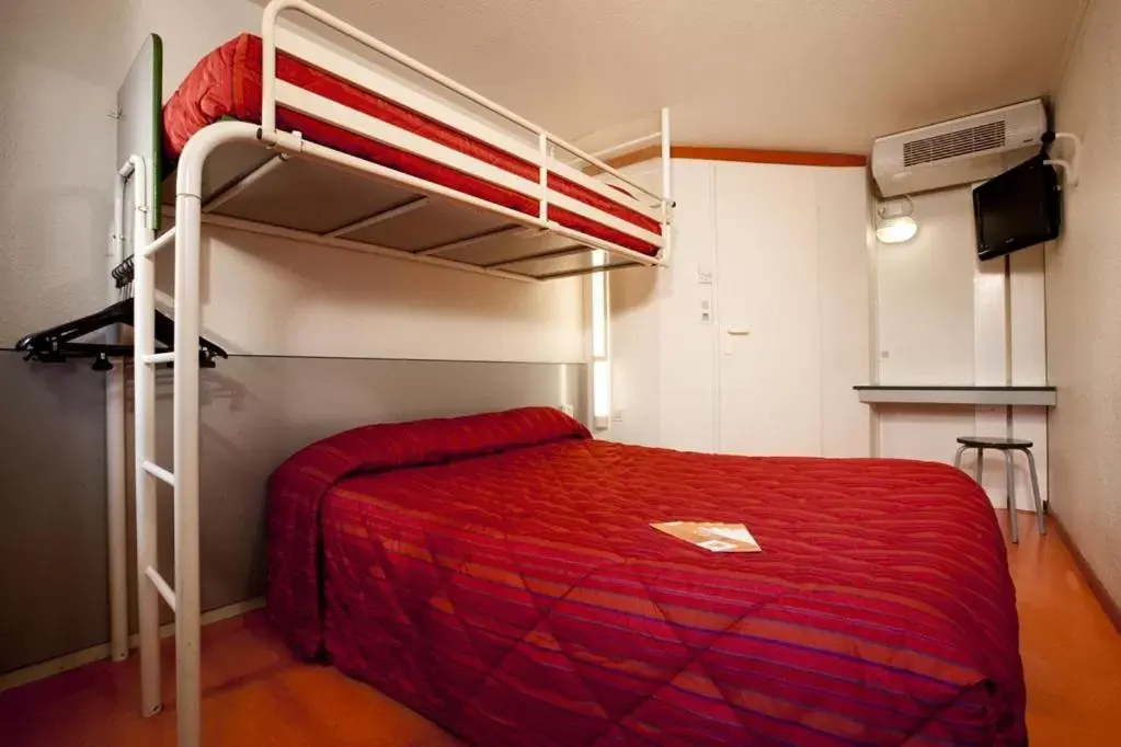 Bedroom, Bunk Bed in Premiere Classe Brive La Gaillarde Ouest