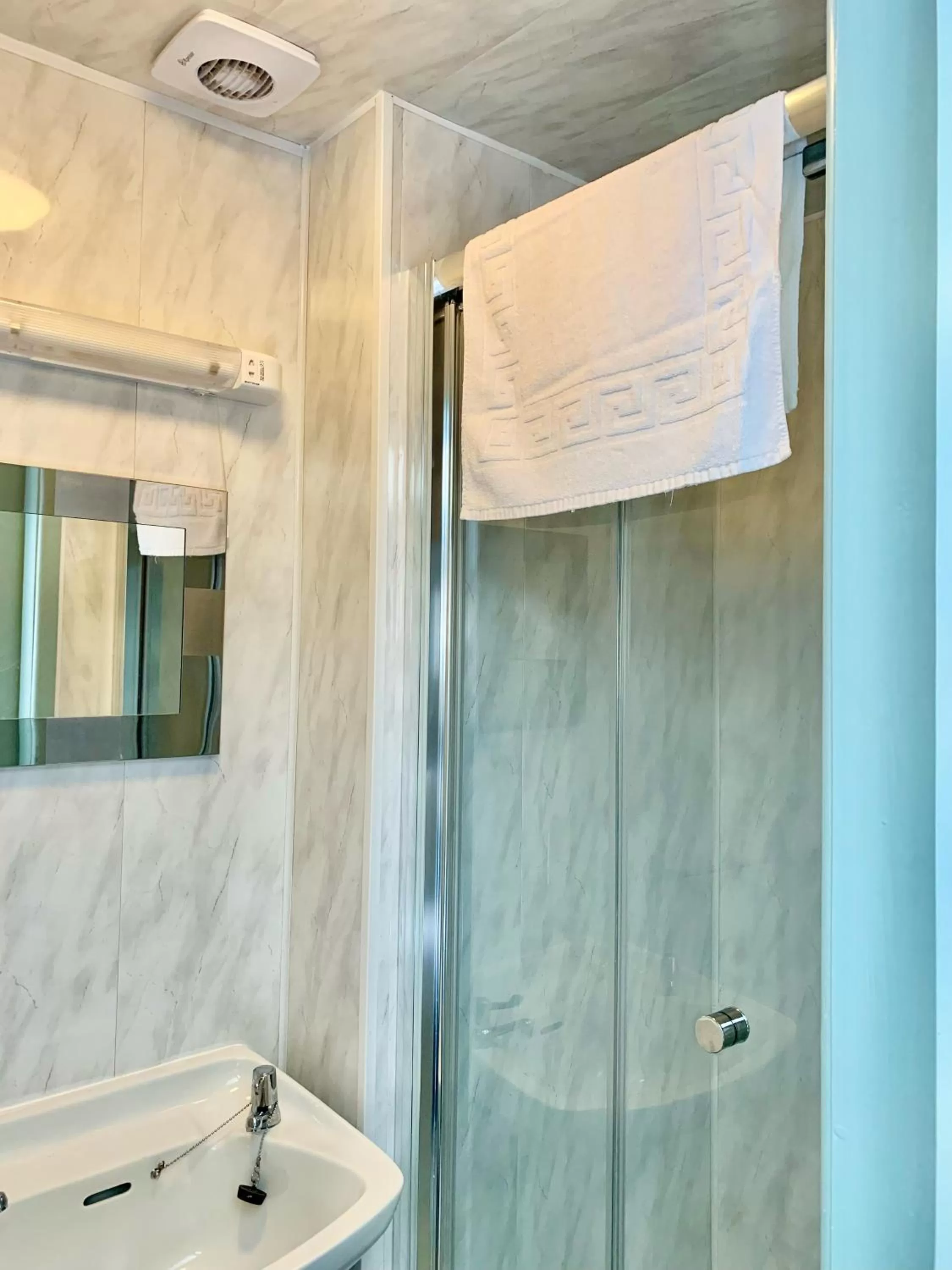 Bathroom in The Beacons Guest House