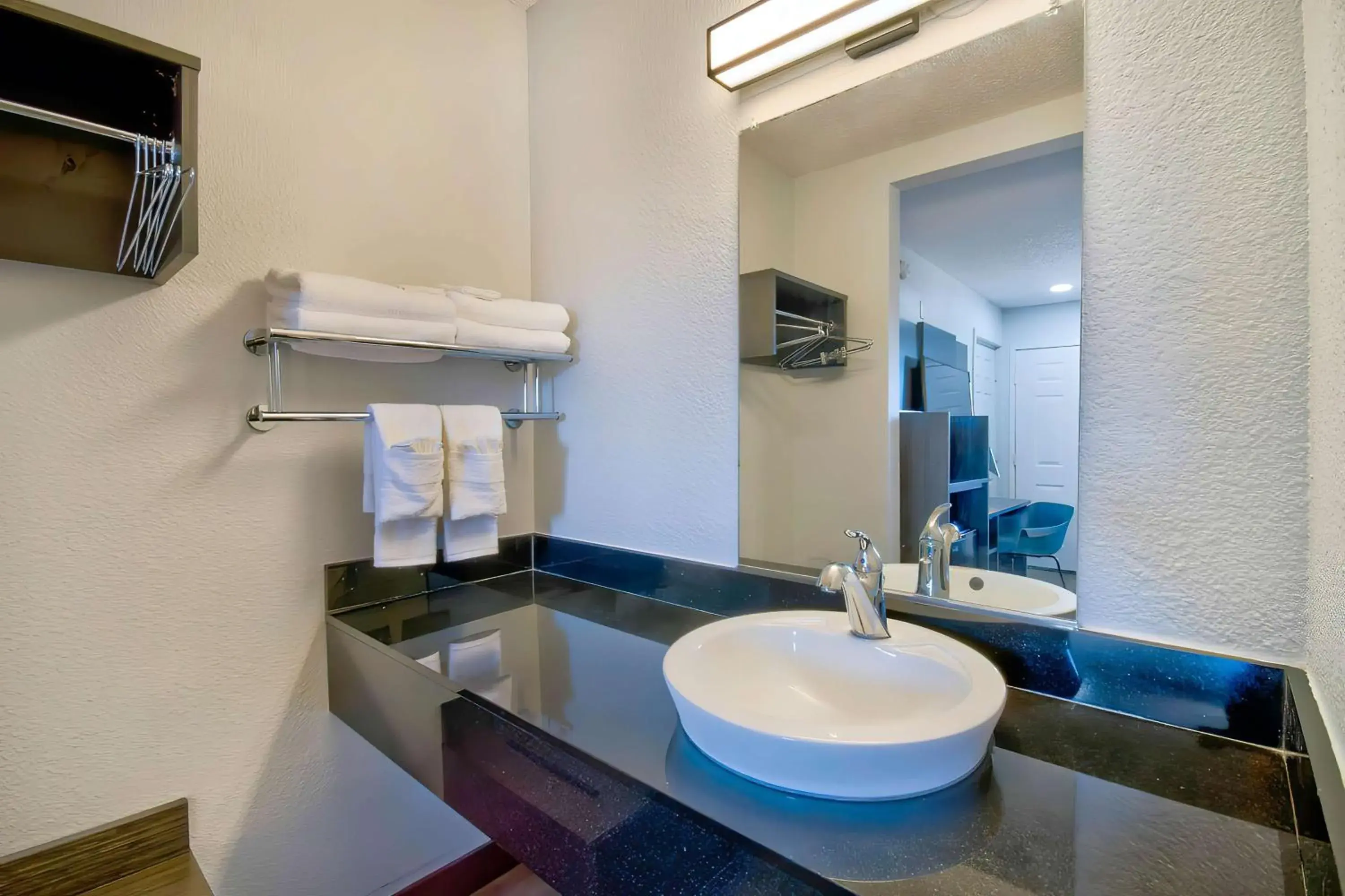 Bedroom, Bathroom in Motel 6-Vallejo, CA - Six Flags West