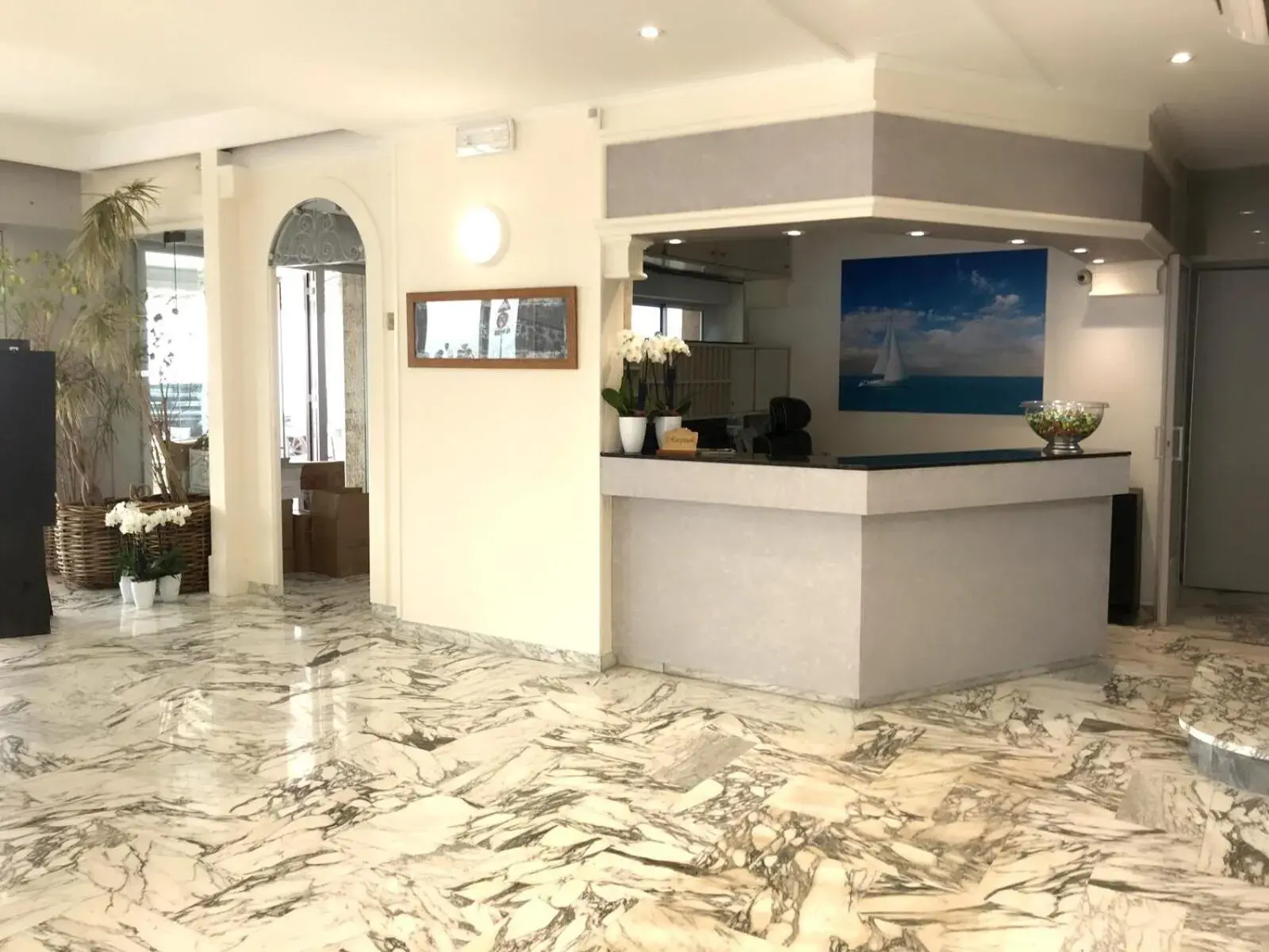 Property building, Lobby/Reception in Hôtel Le Dauphin
