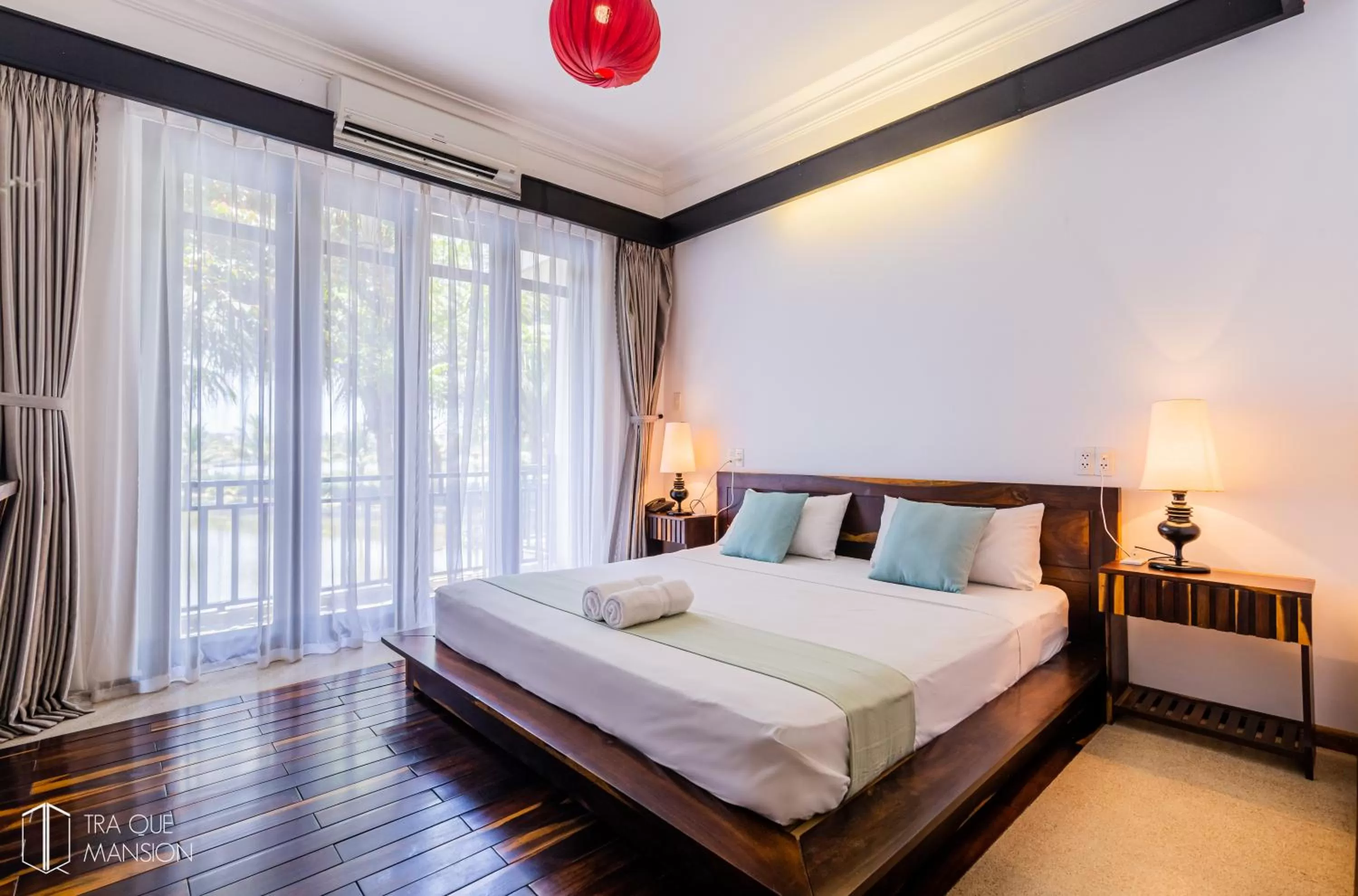 Bed in Tra Que Mansion