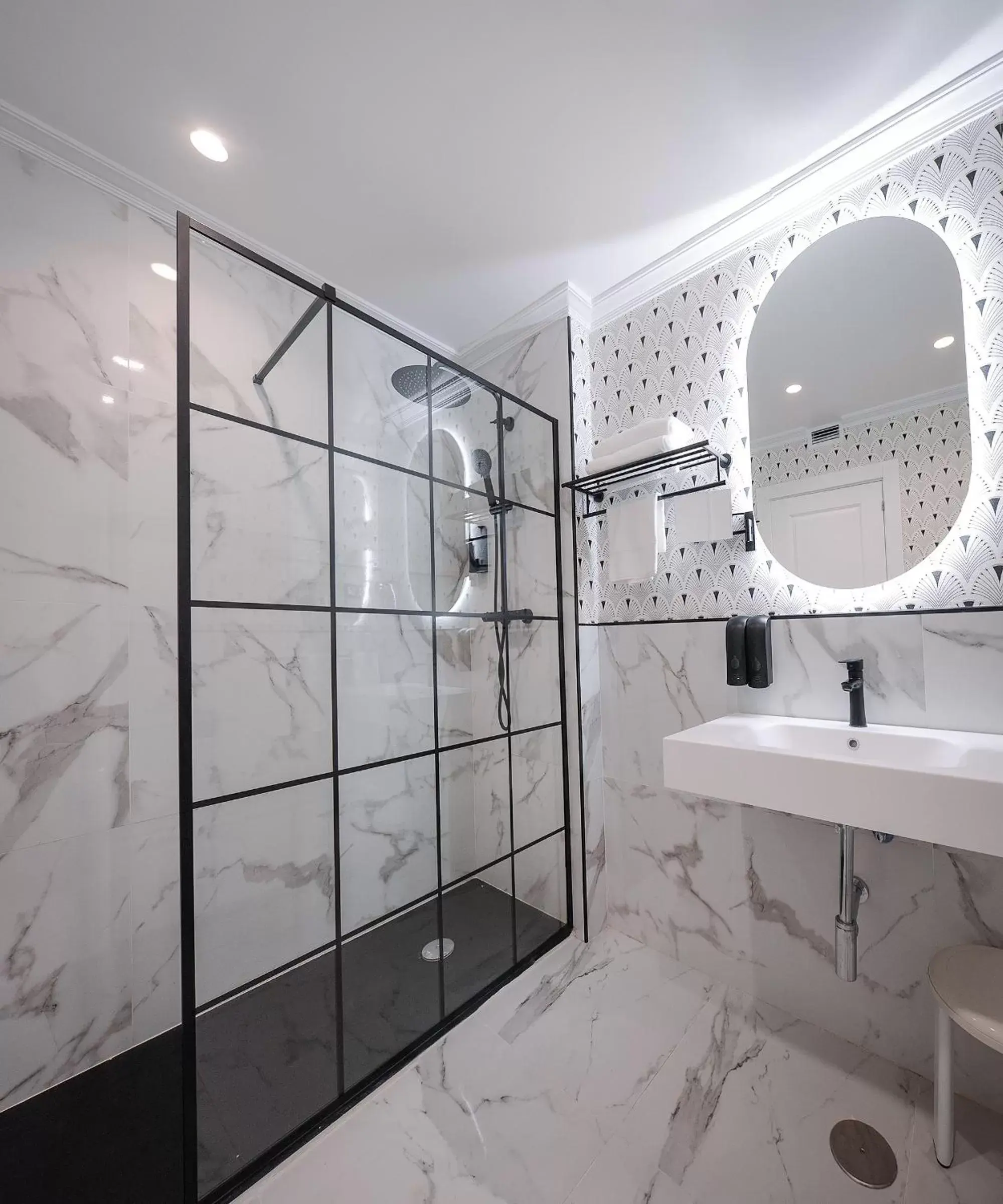 Shower, Bathroom in Hotel Alcazar Irun