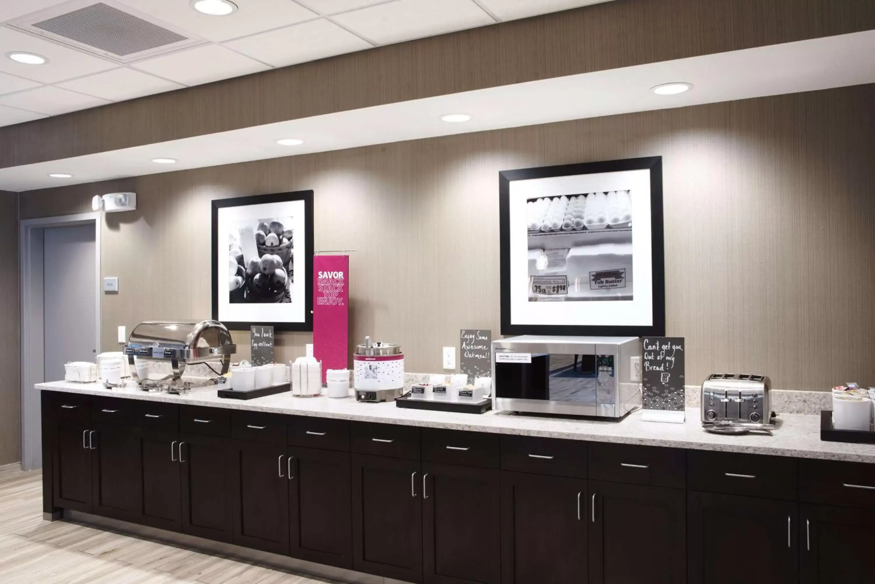 Breakfast in Hampton Inn By Hilton - Suites Des Moines-Urbandale IA