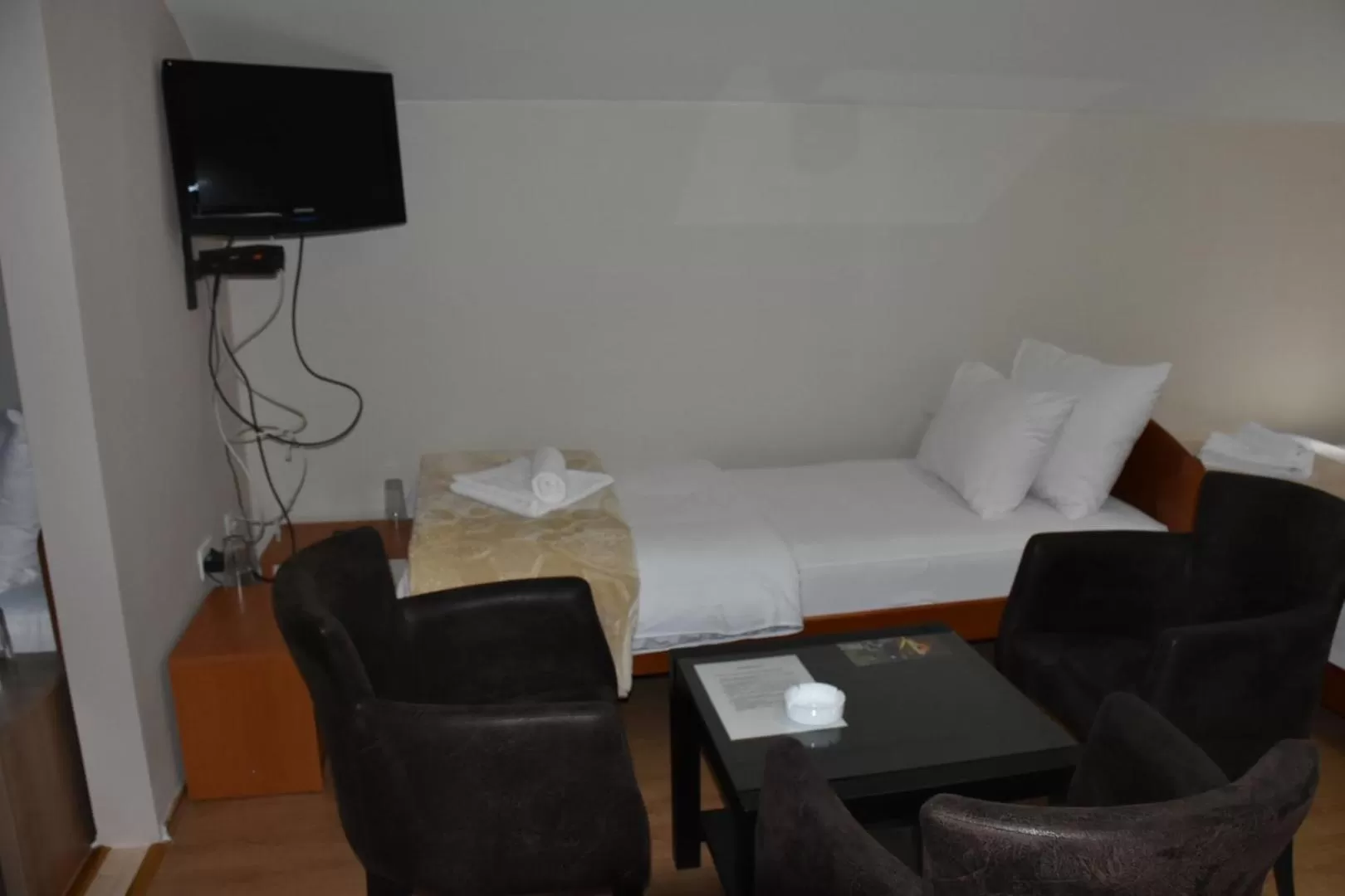 Bed in OSTROG Aparthotel KOLIBA-VLASTNIŠTVO MANASTIRA OSTROG