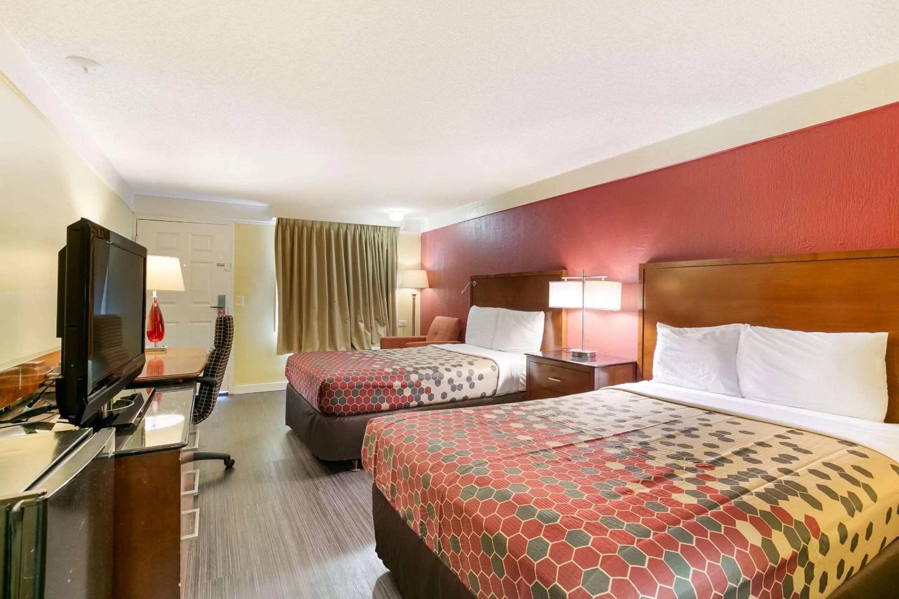 Photo of the whole room, Bed in Econo Lodge Frederick I-70