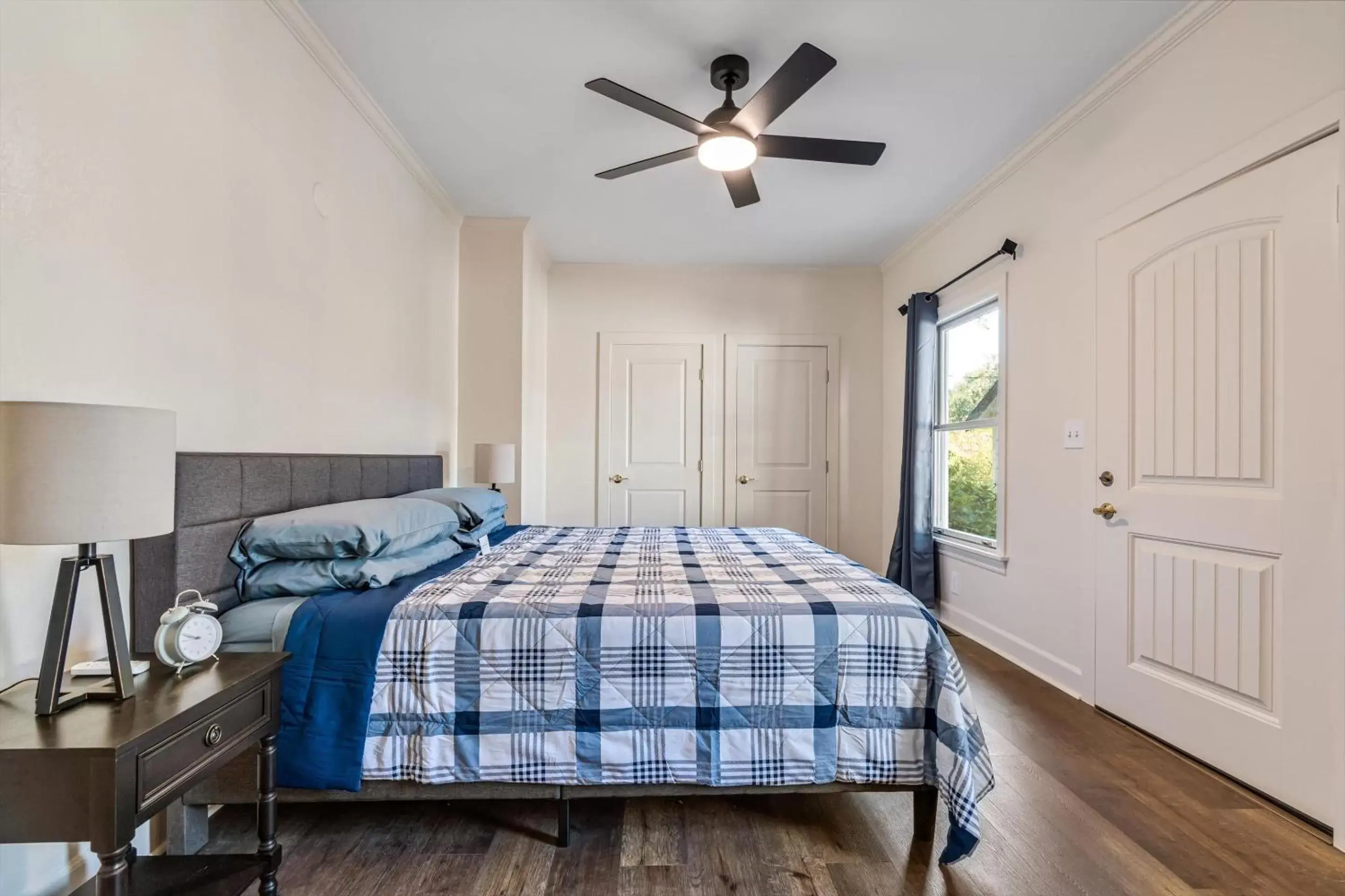 Bed in Cinnamon Bear Creekside Inn Bed in Cinnamon Bear Creekside Inn