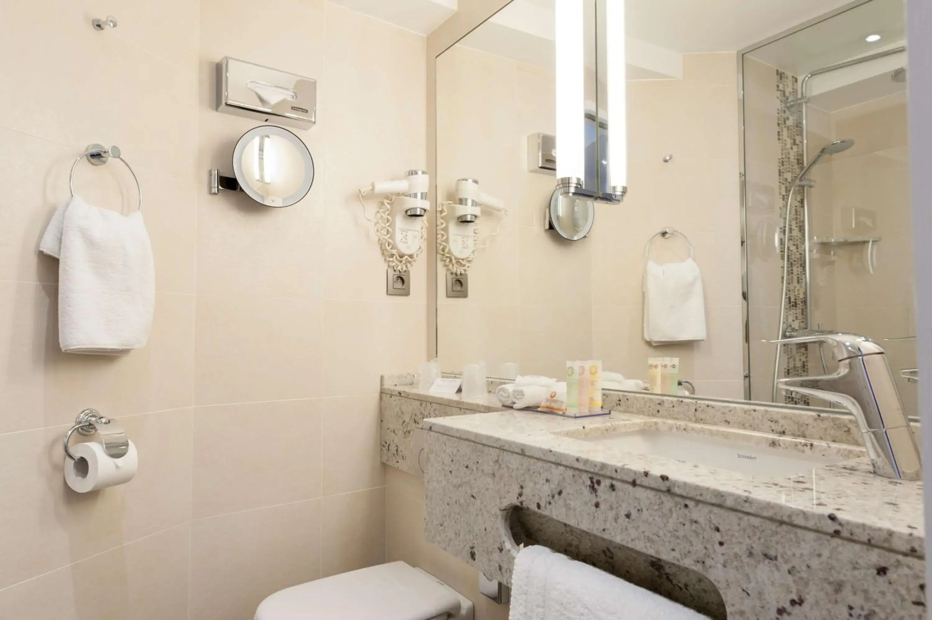 Photo of the whole room, Bathroom in Best Western Plus Hotel Sydney Opera