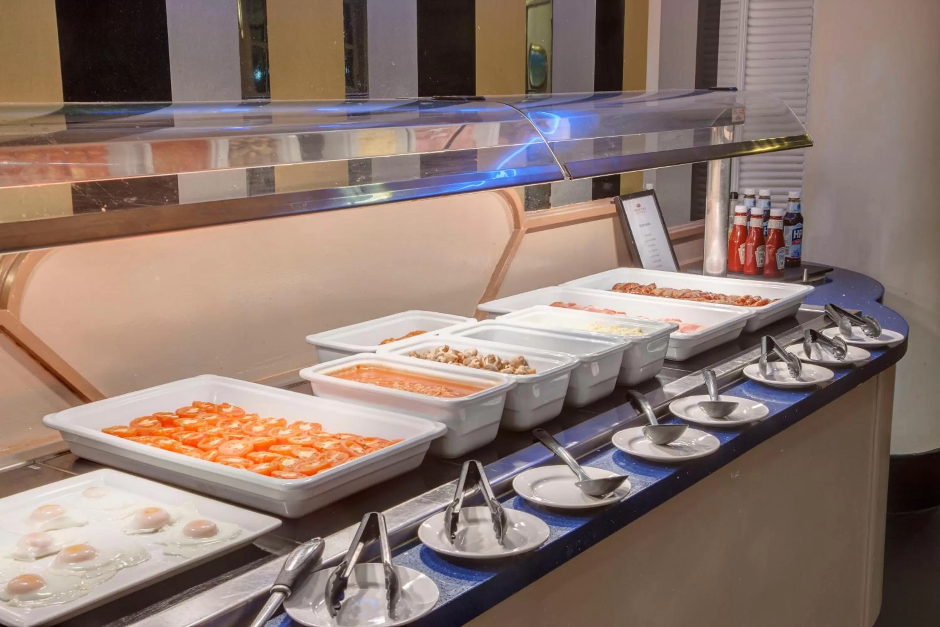 Breakfast in Crowne Plaza Liverpool - John Lennon Airport by IHG