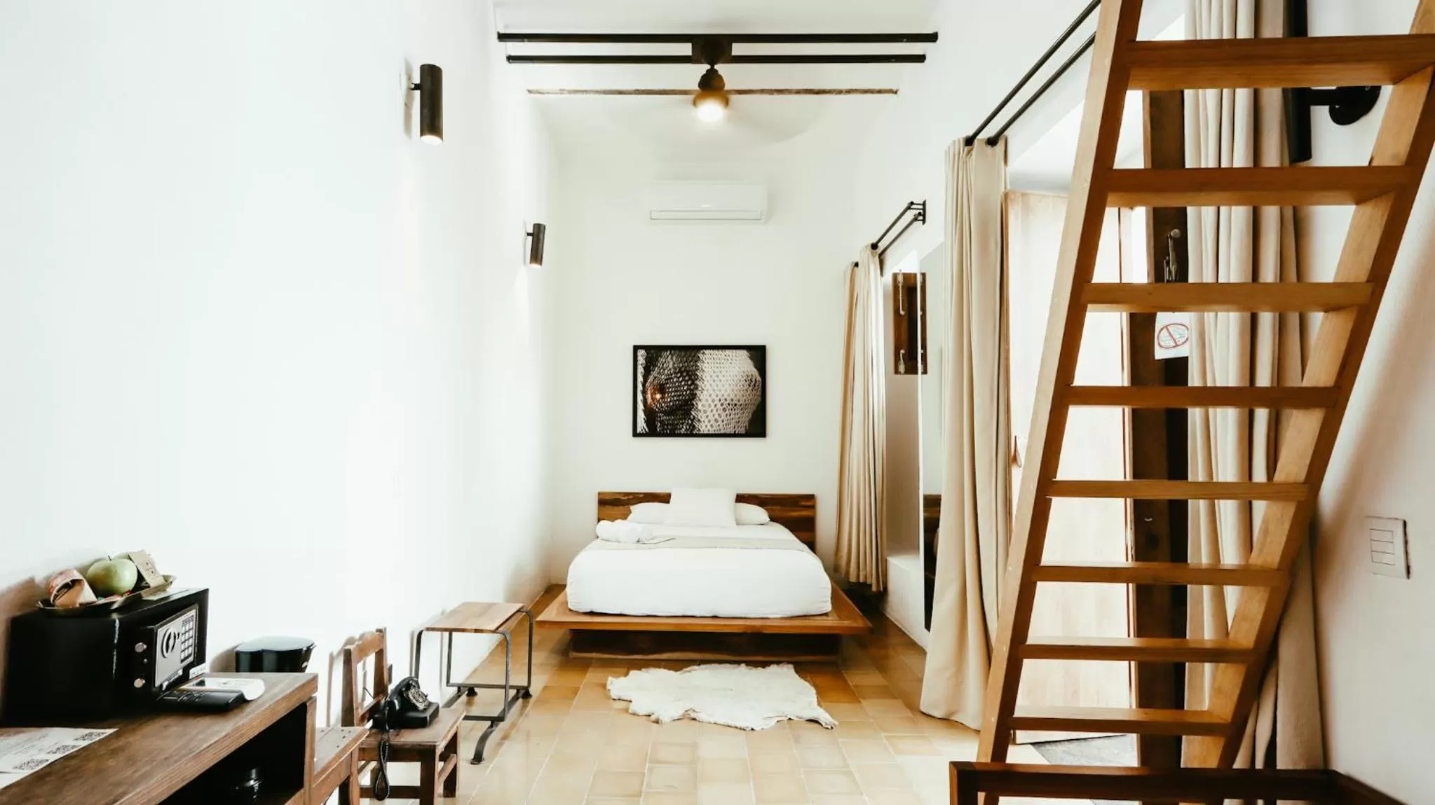 air conditioner, Bed in Hotel Sin Nombre