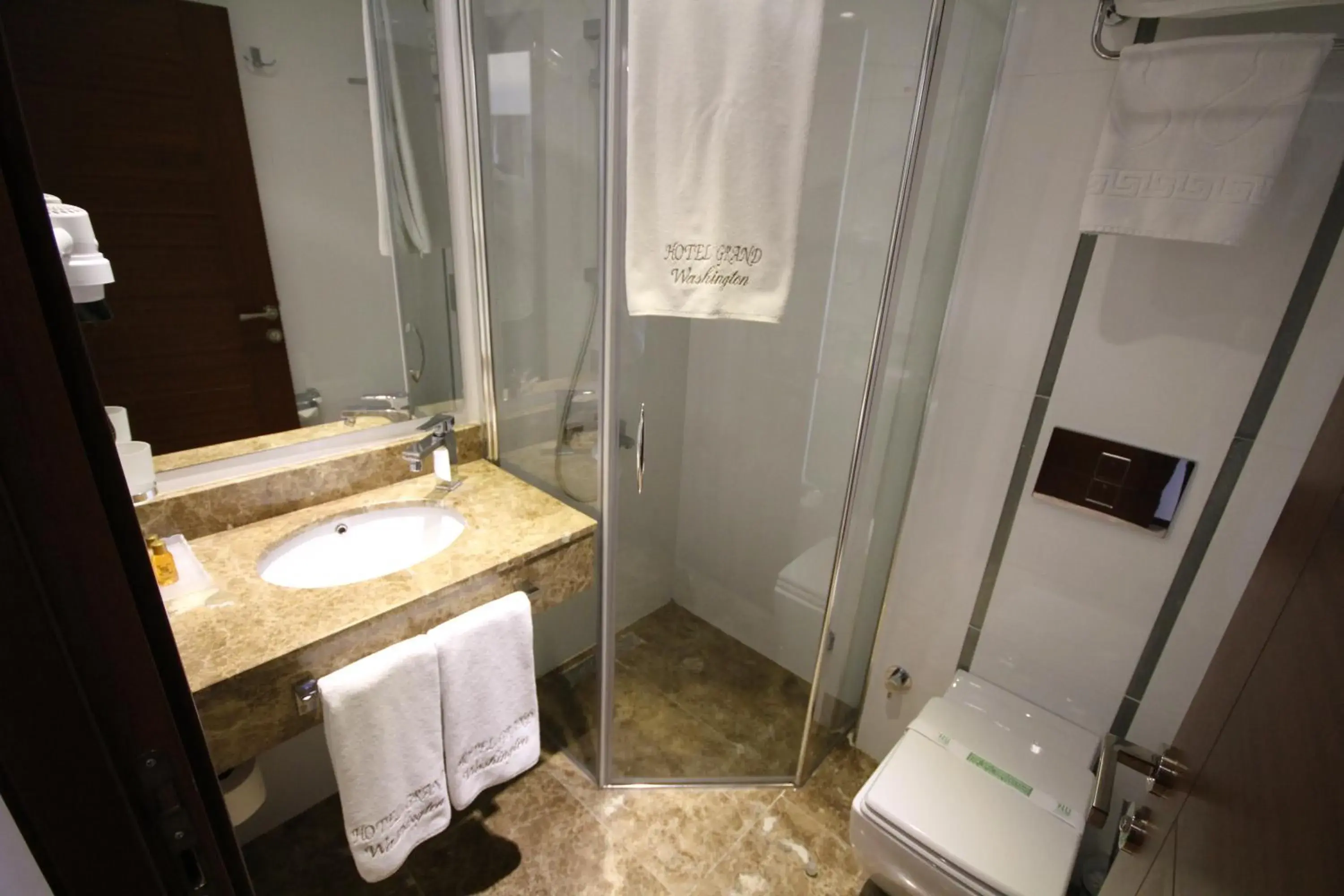 Bathroom in Grand Washington Hotel