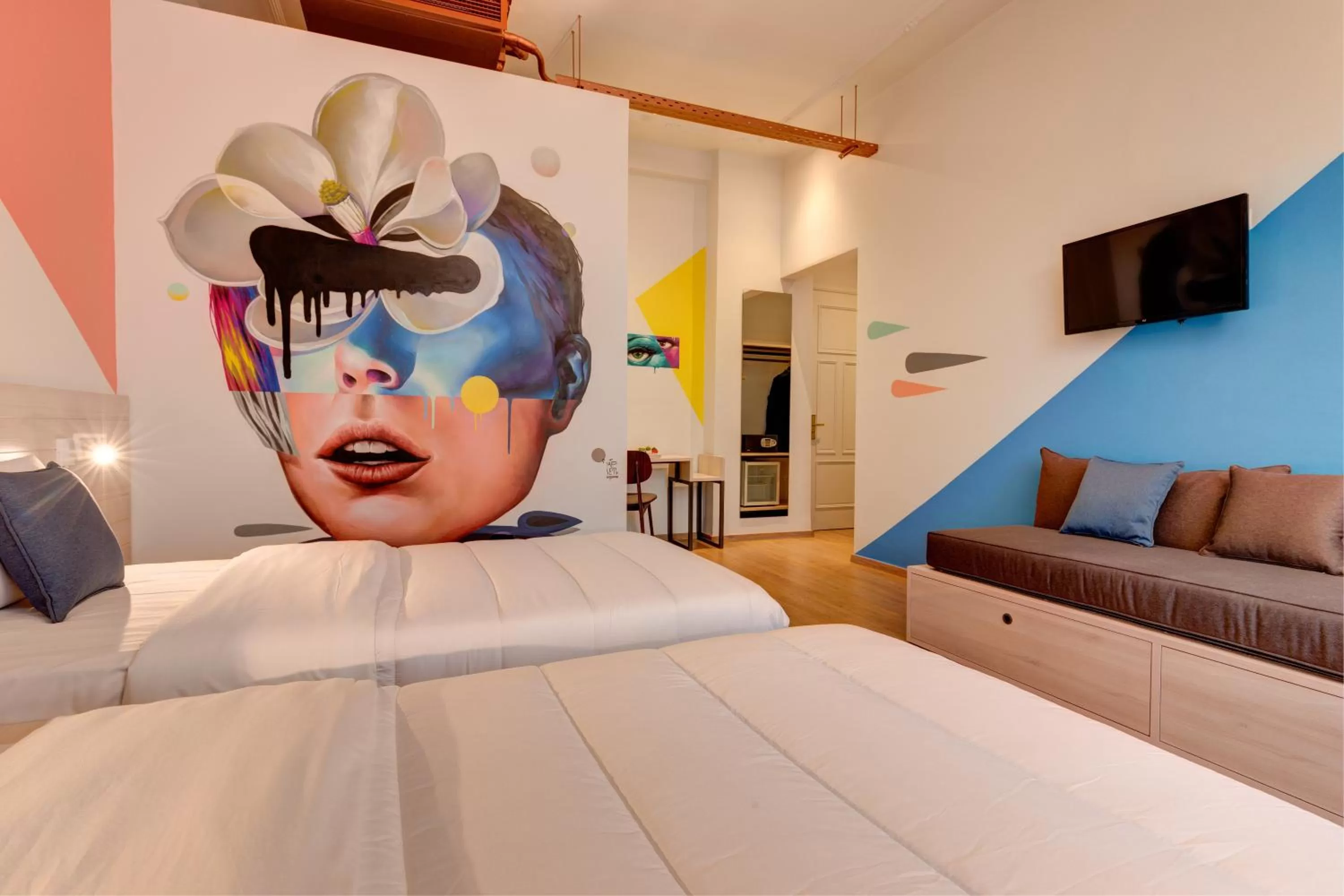 Street view, Bed in Colors Urban Hotel Thessaloniki