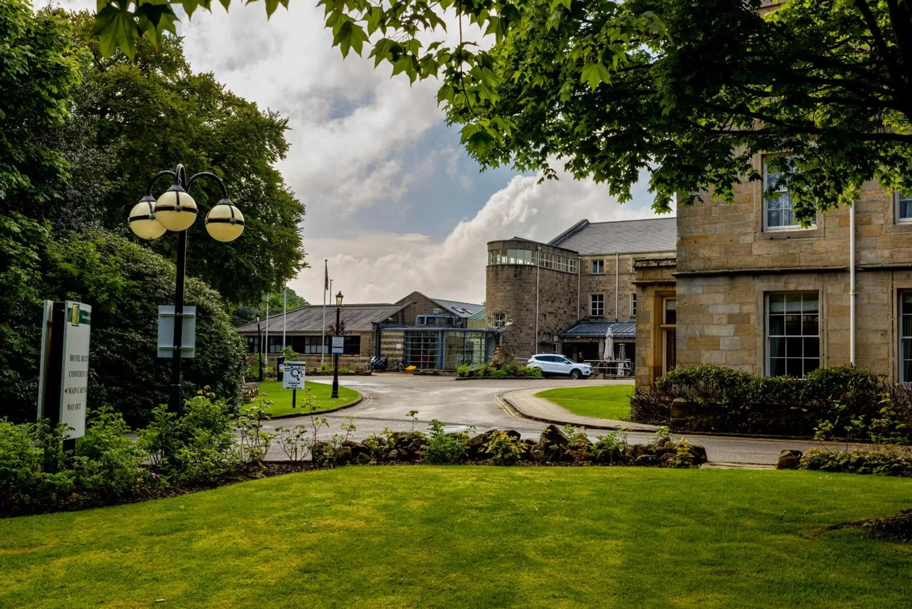 Property Building in Weetwood Hall Estate