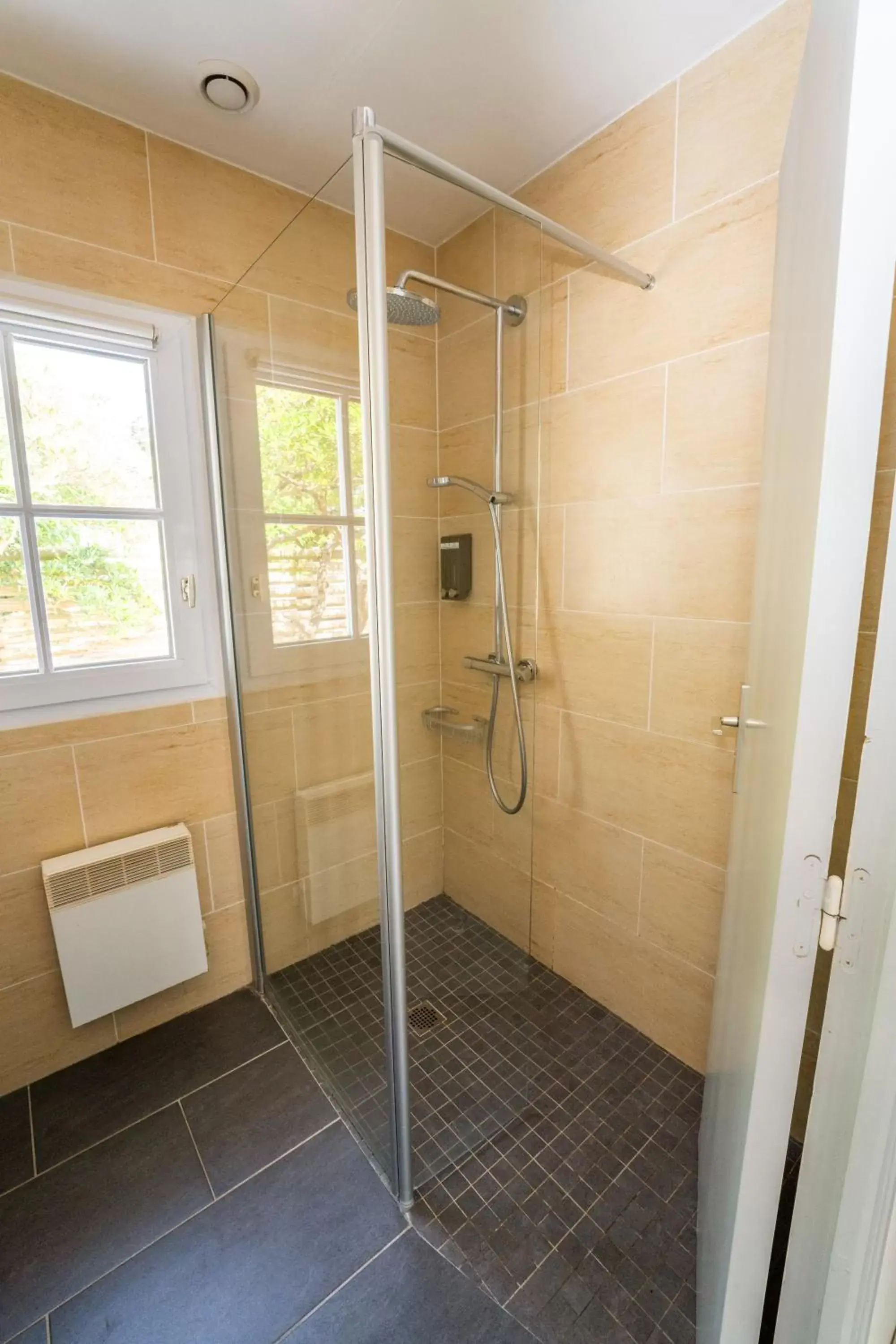 Bathroom in Hôtel Restaurant & Spa Plaisir