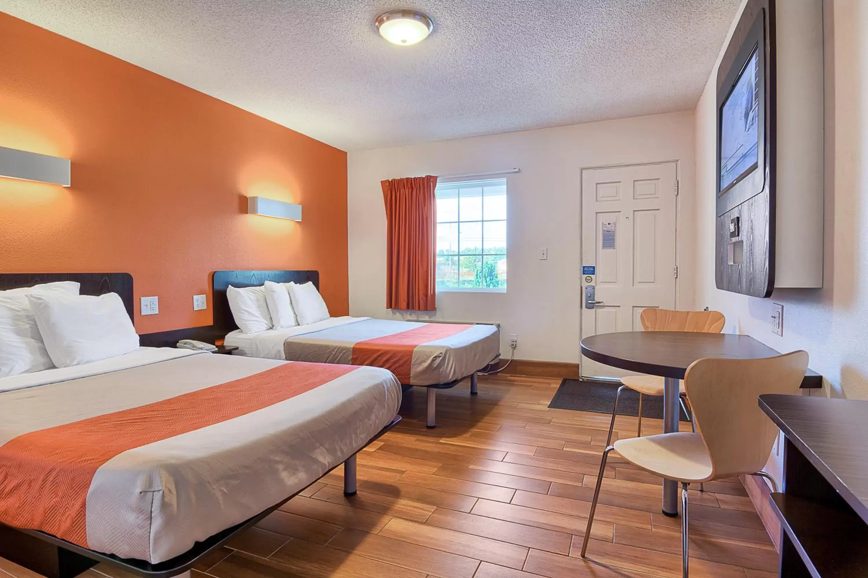 Bedroom in Motel 6-Harrisonburg, VA - South