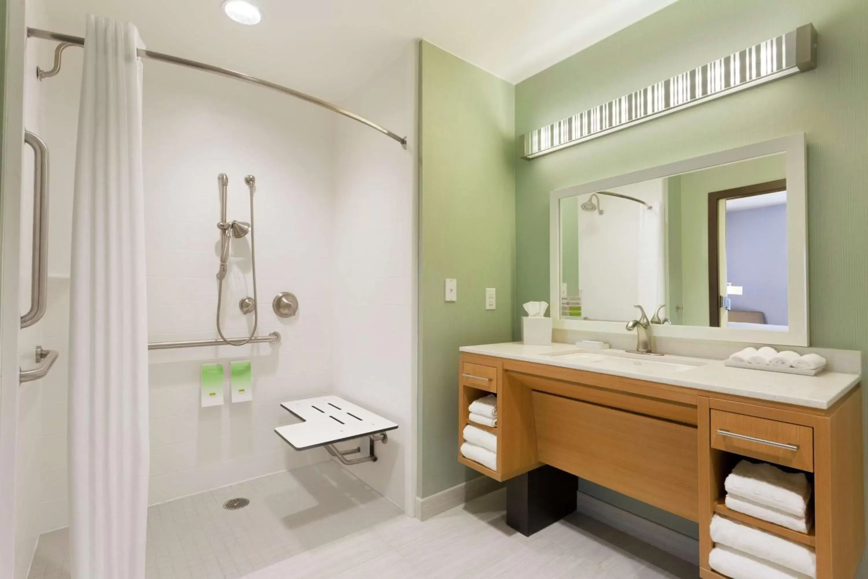 Bathroom in Home2 Suites by Hilton Midland