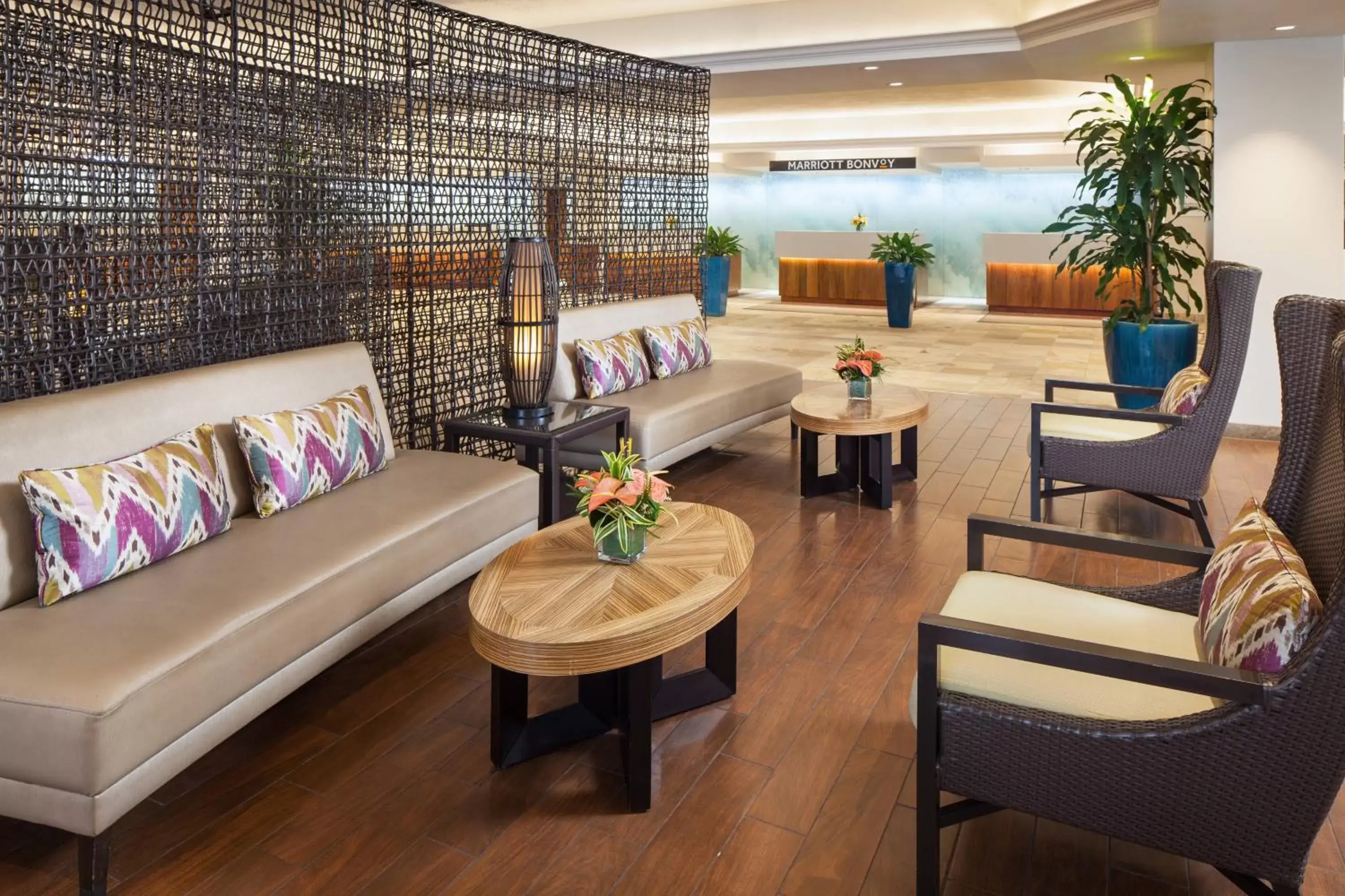 Lobby or reception, Seating Area in Waikiki Beach Marriott Resort & Spa