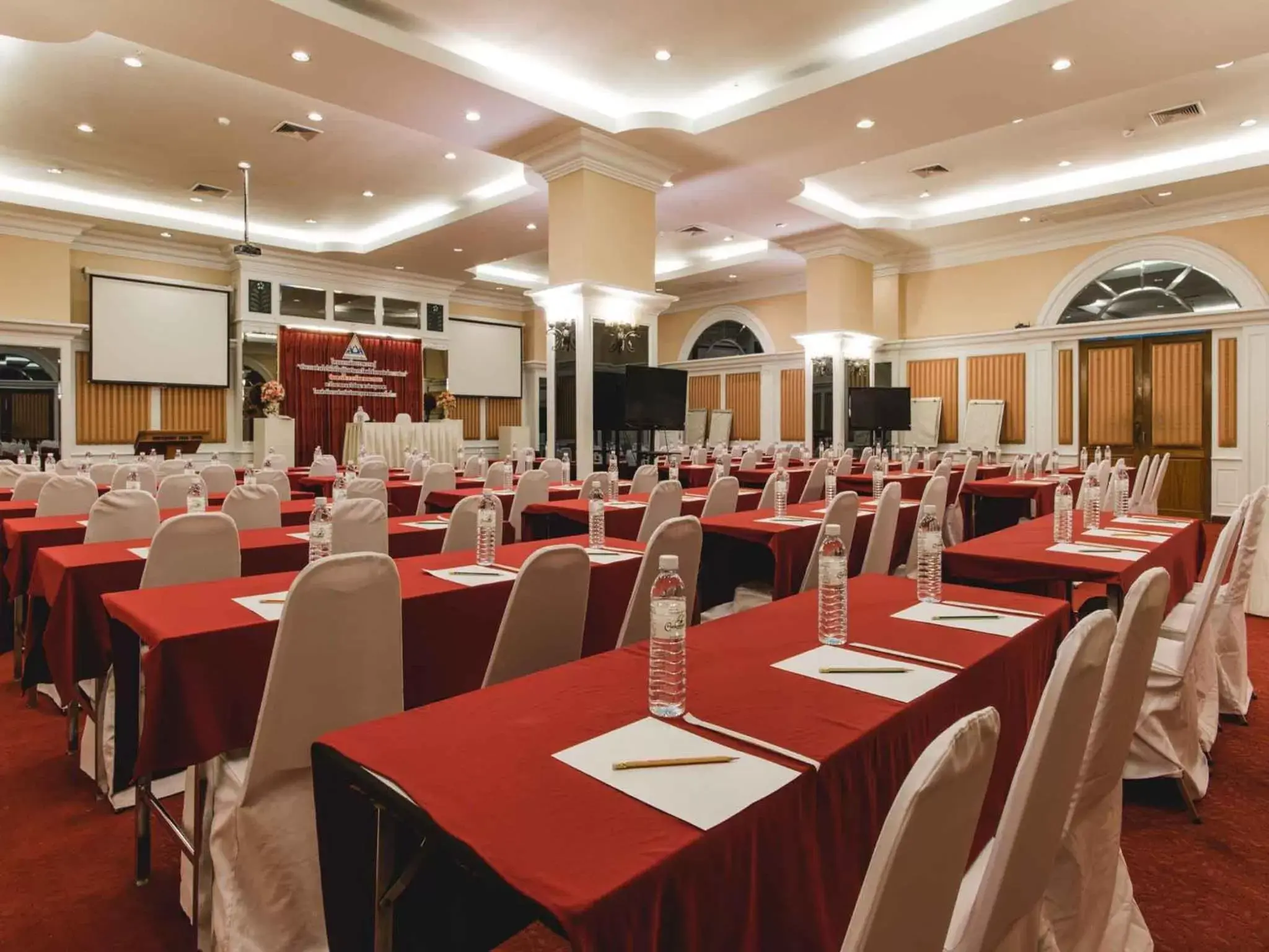 Banquet/Function facilities, Restaurant/Places to Eat in Convenient Park Bangkok