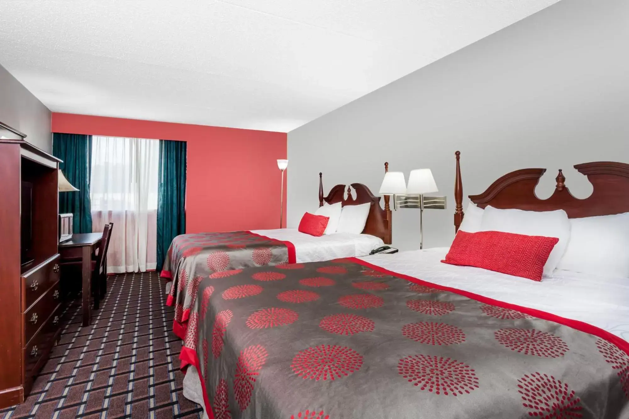 Bed, Room Photo in Ramada by Wyndham Henderson/Evansville